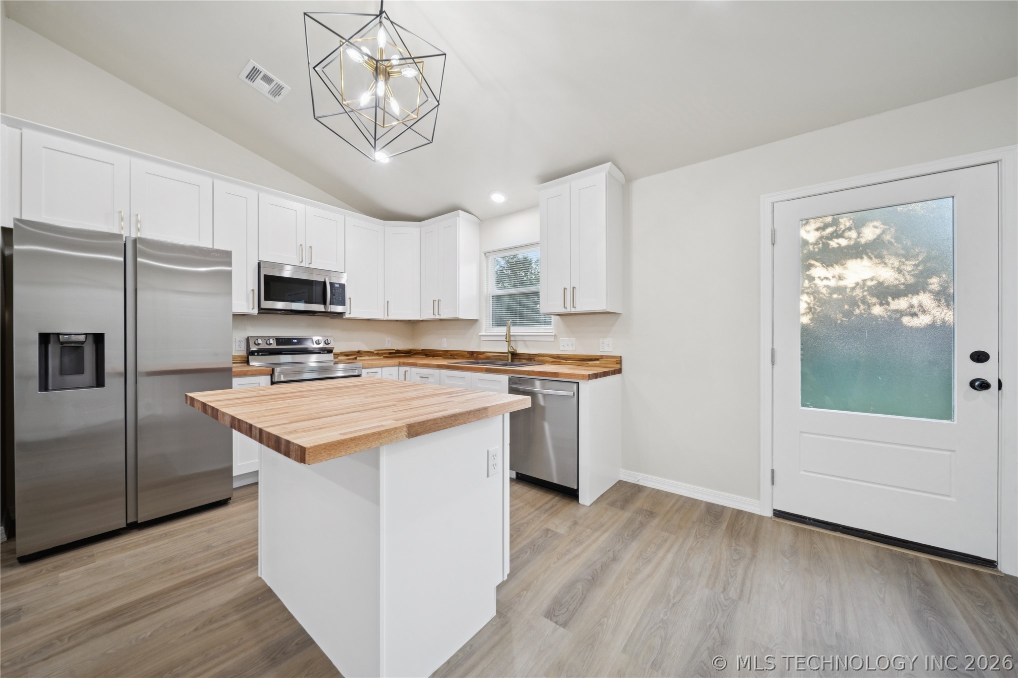 706 S Chickasaw Avenue Property Photo 8