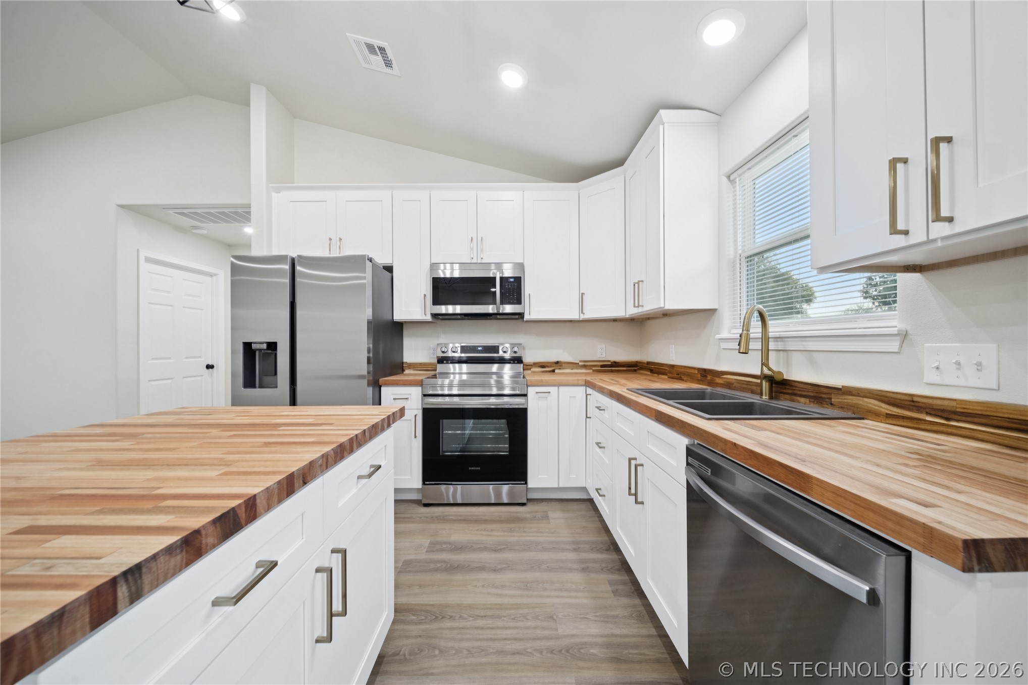 706 S Chickasaw Avenue Property Photo 9