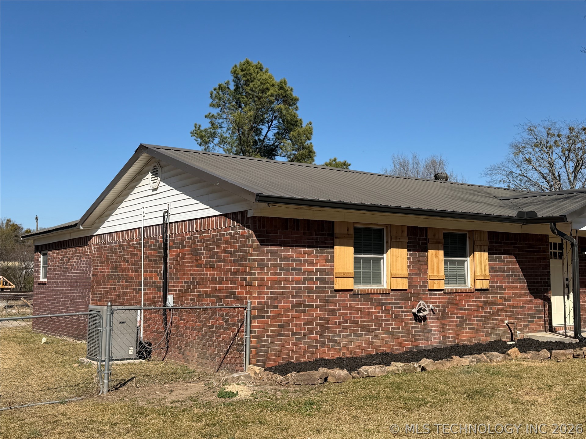 305 W Ash Avenue Property Photo 3