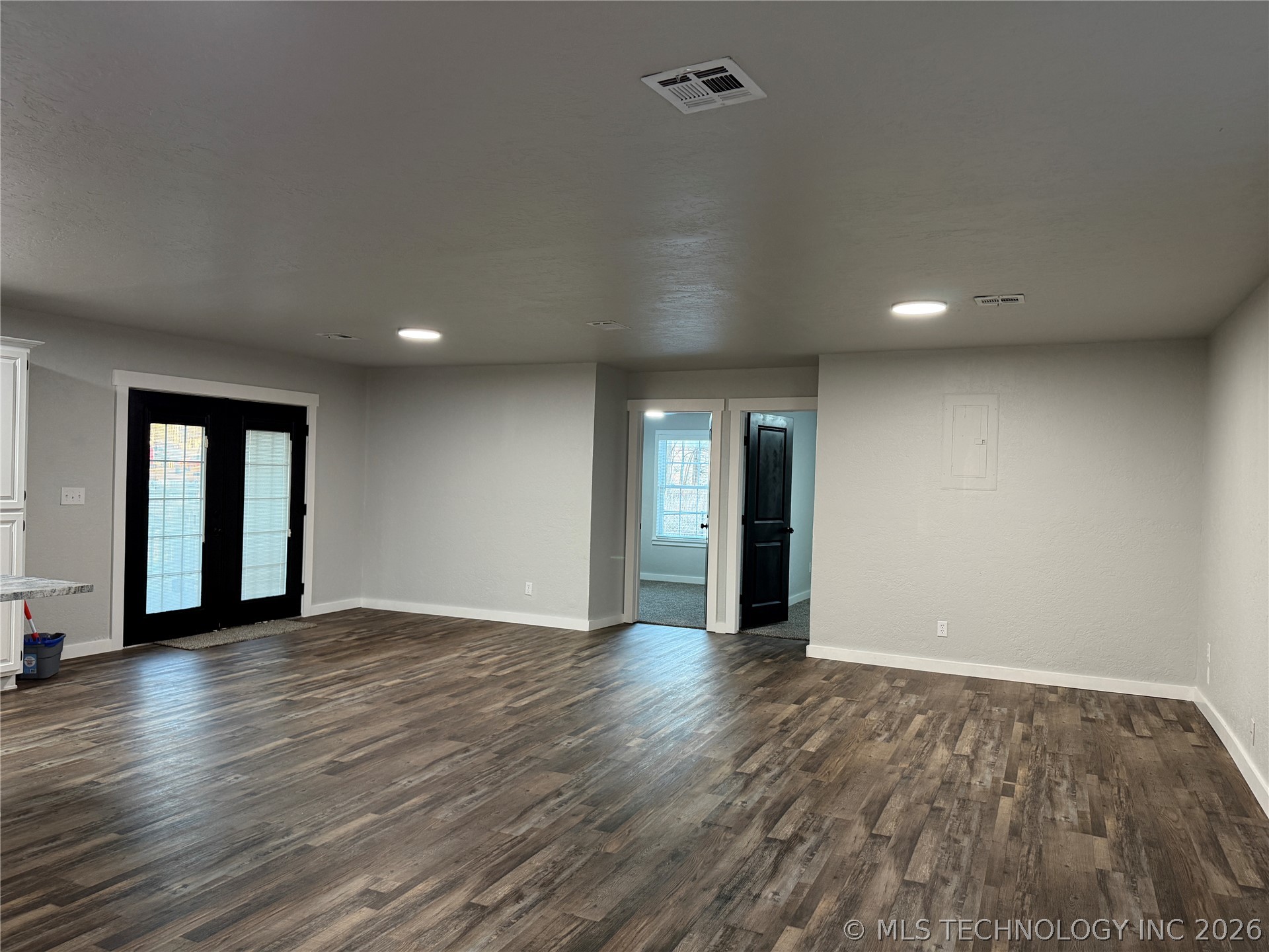 305 W Ash Avenue Property Photo 5