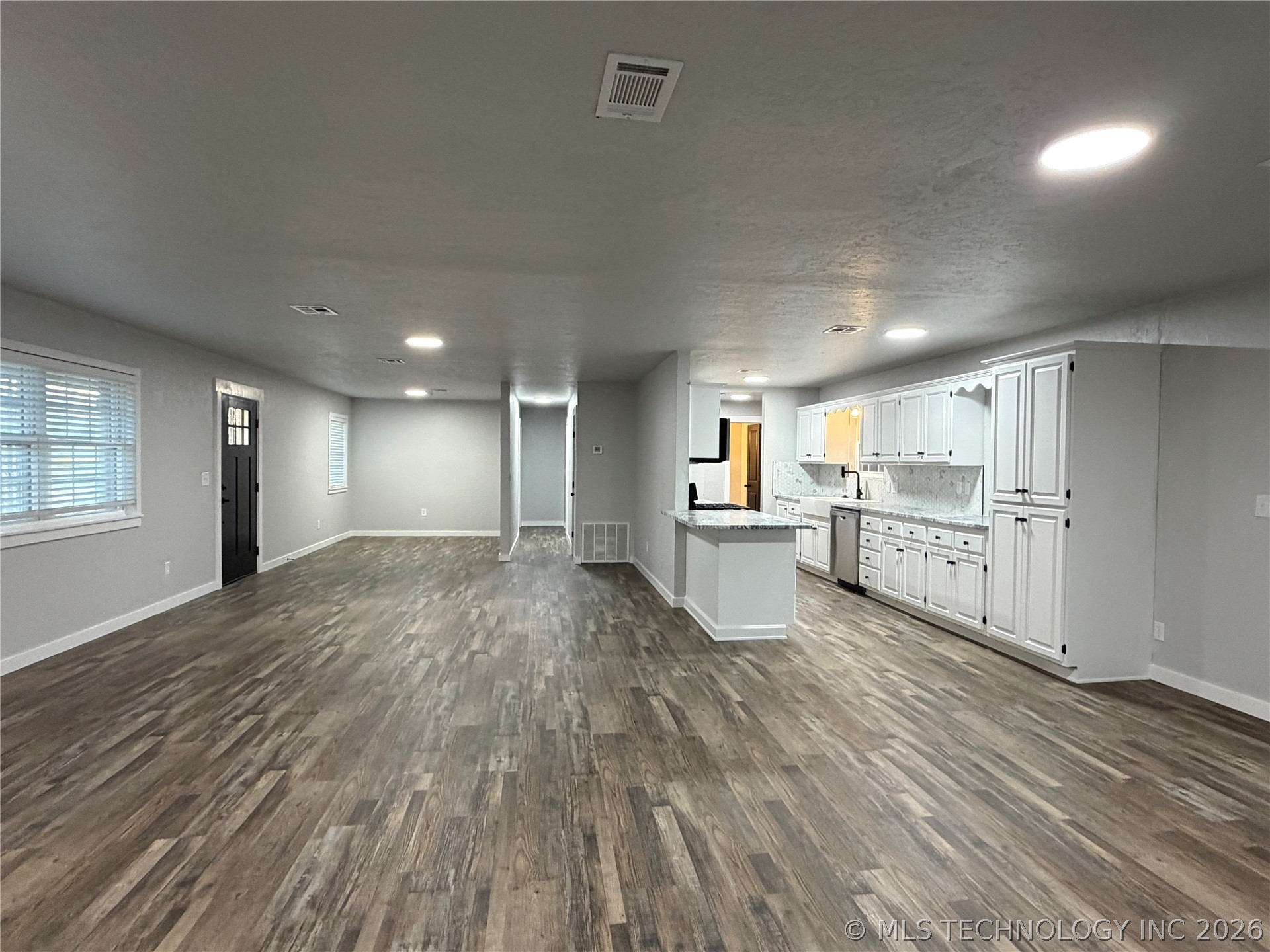 305 W Ash Avenue Property Photo 6