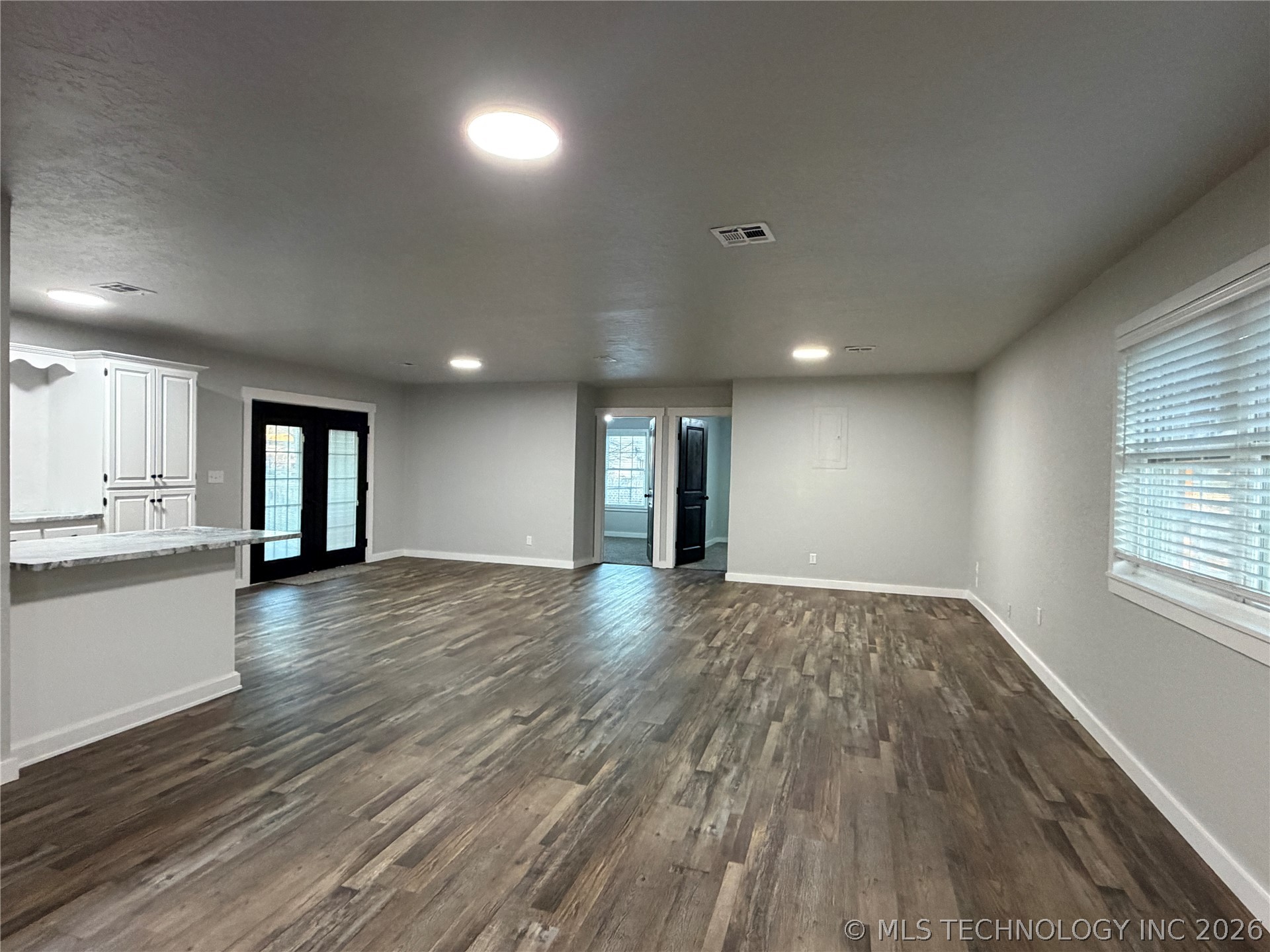 305 W Ash Avenue Property Photo 7