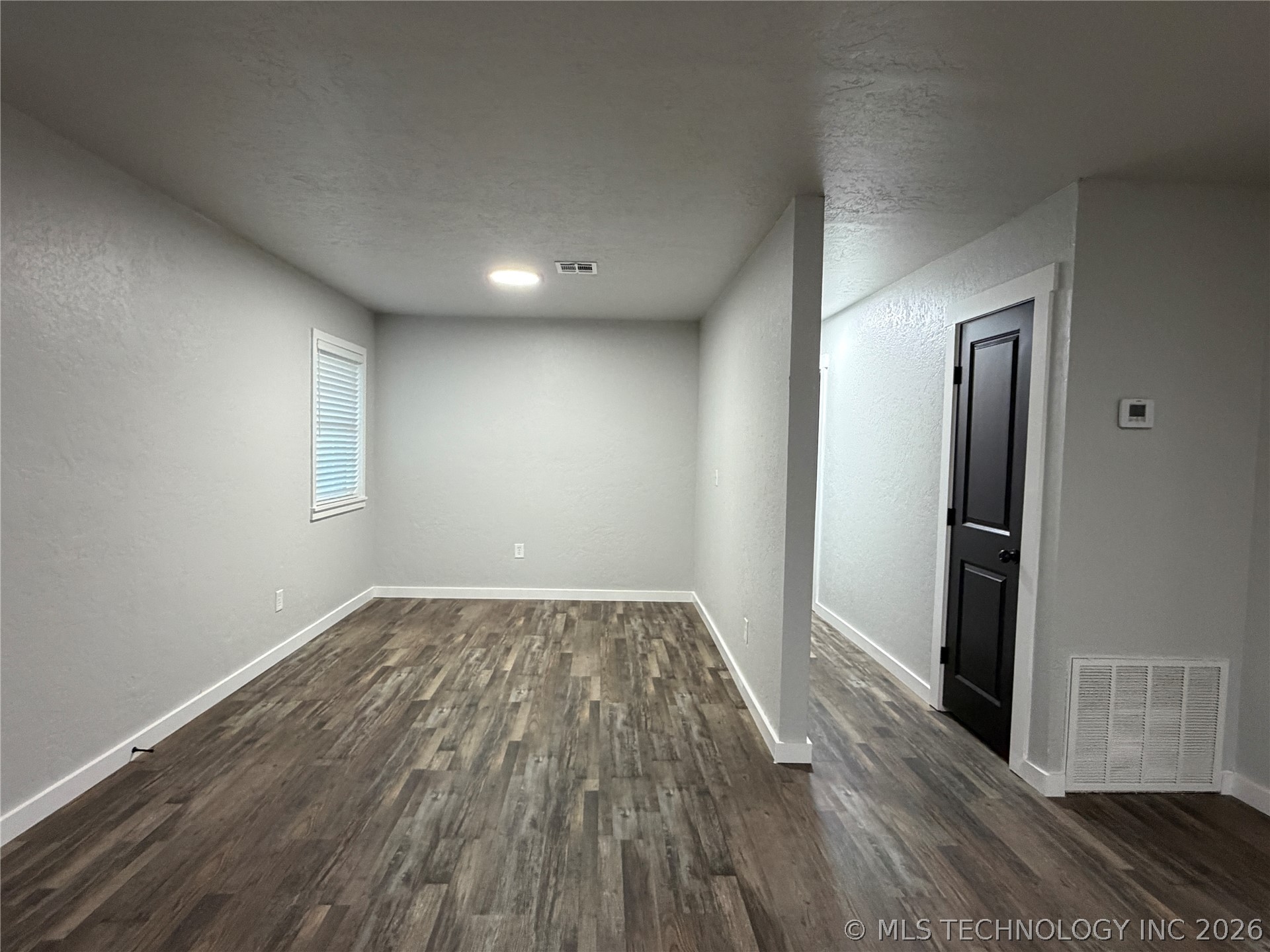 305 W Ash Avenue Property Photo 8
