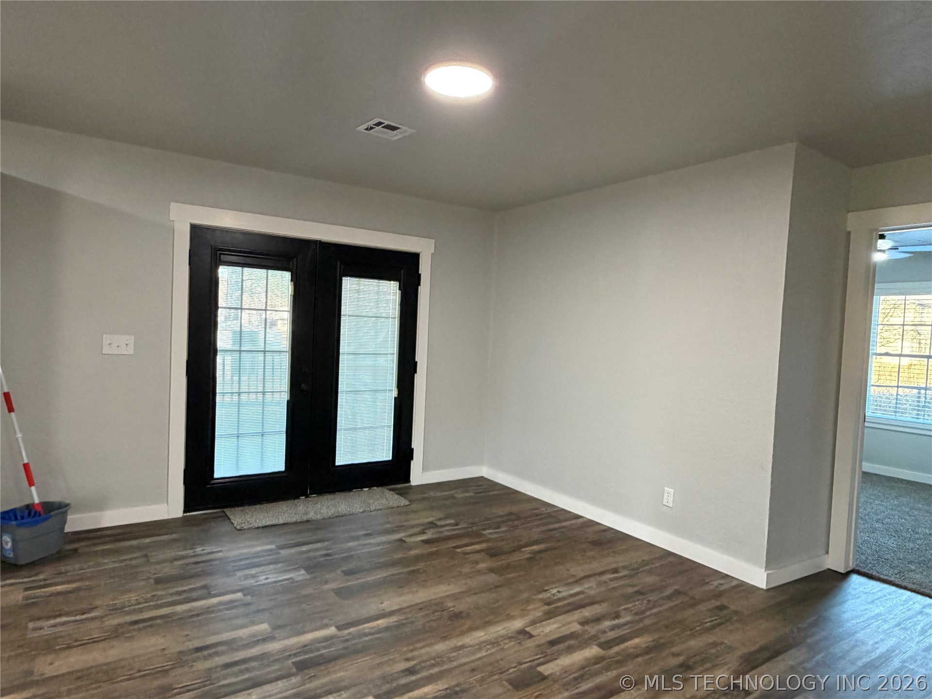 305 W Ash Avenue Property Photo 9