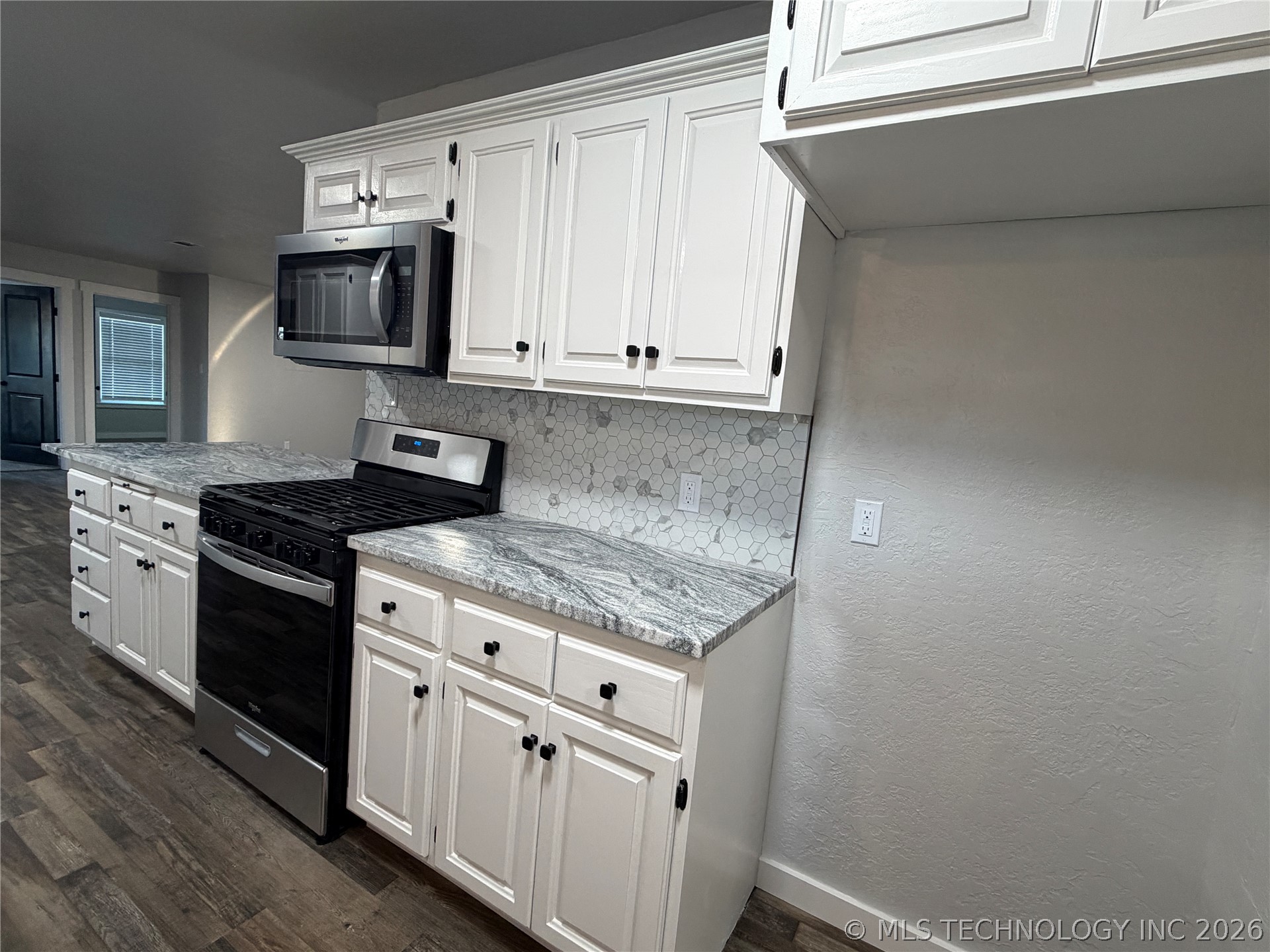 305 W Ash Avenue Property Photo 12