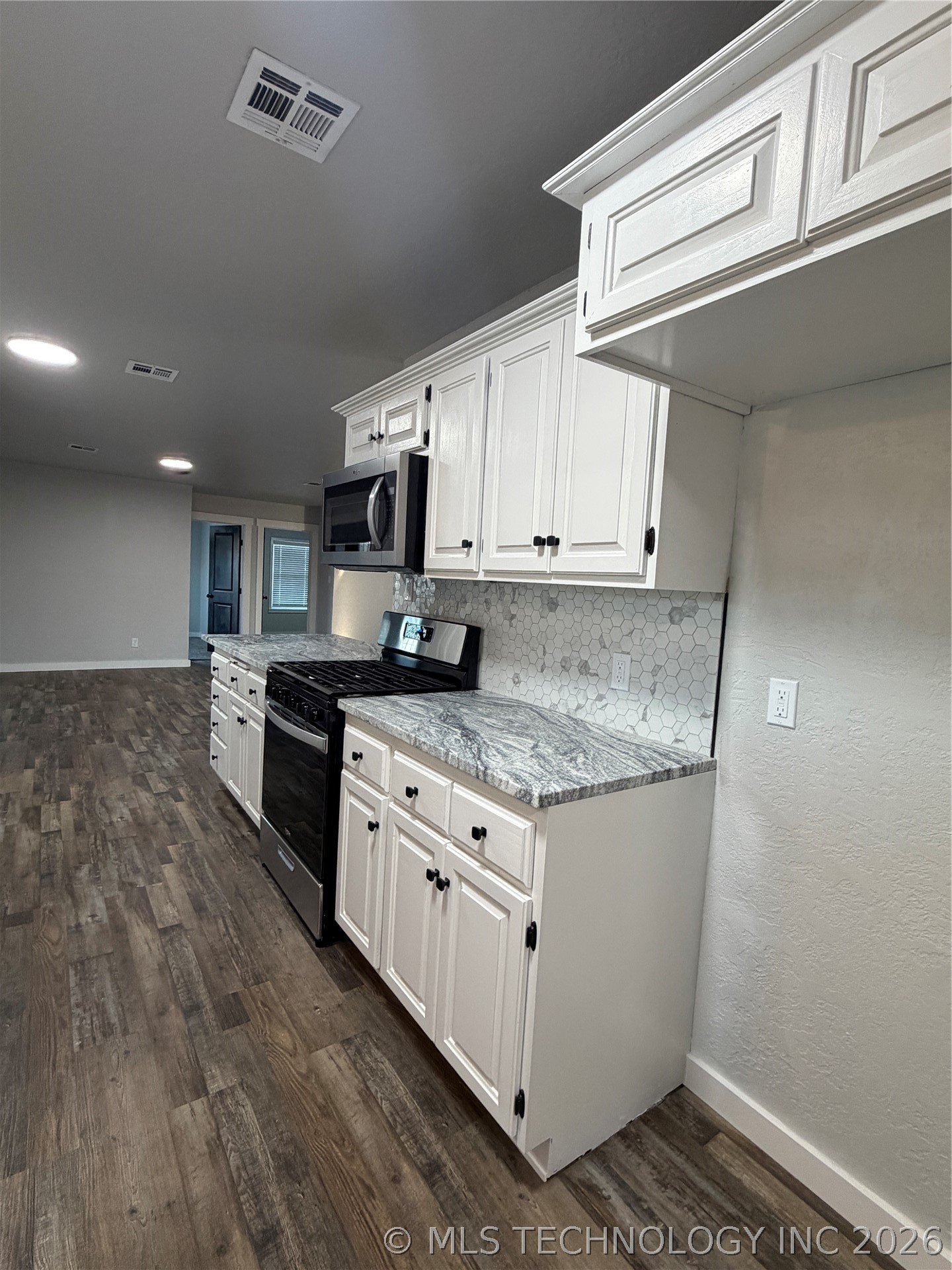 305 W Ash Avenue Property Photo 14