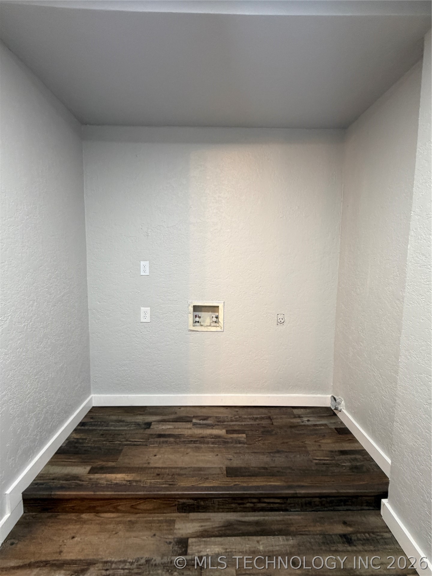305 W Ash Avenue Property Photo 16