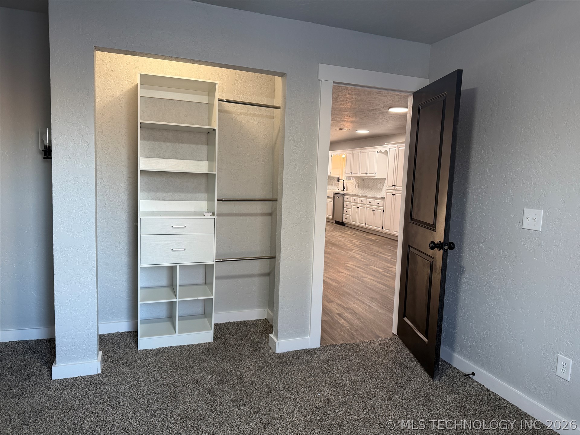 305 W Ash Avenue Property Photo 18