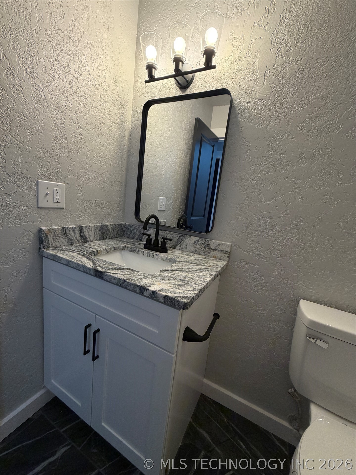 305 W Ash Avenue Property Photo 24