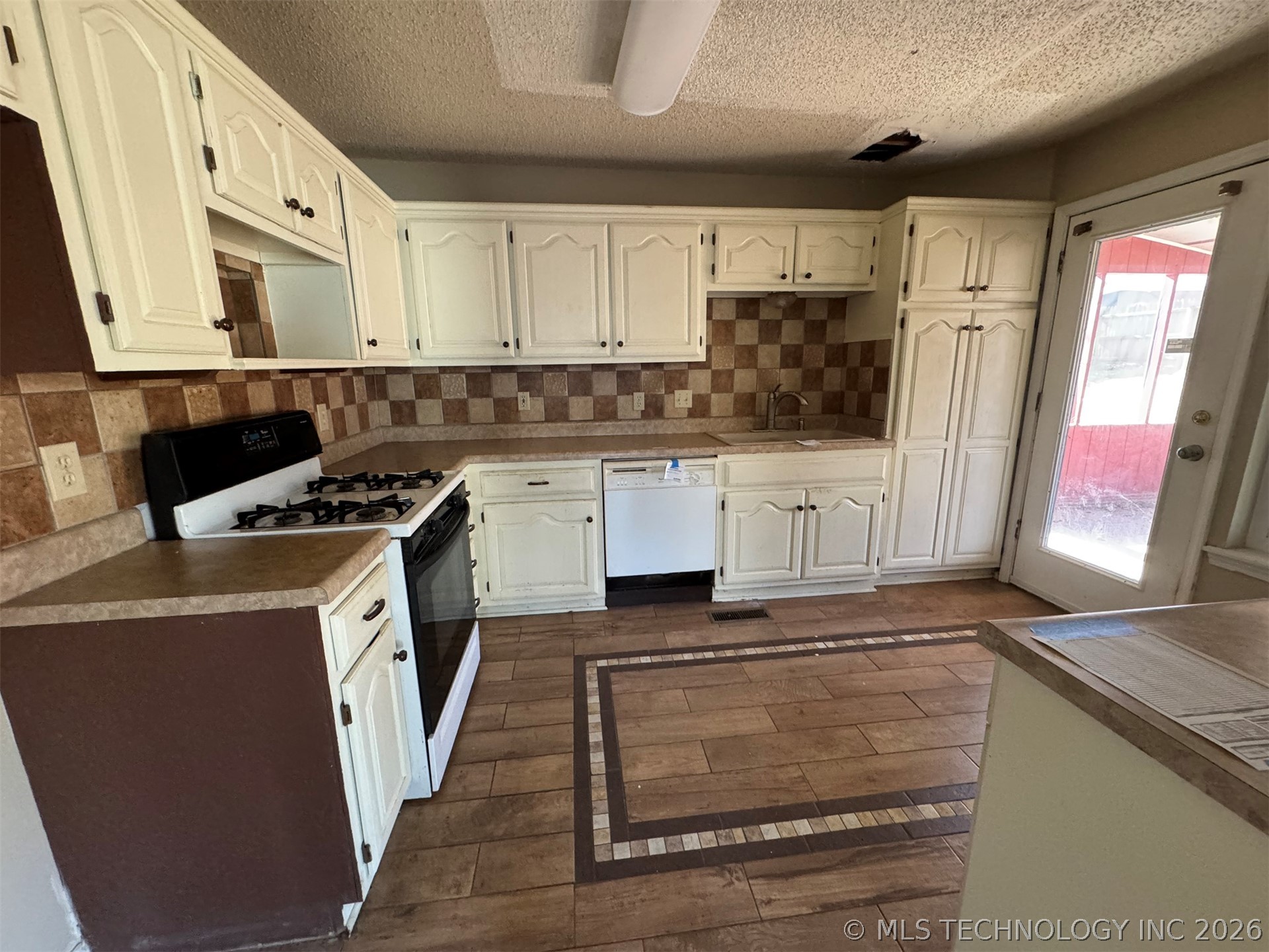 6900 S Ash Place Property Photo 10