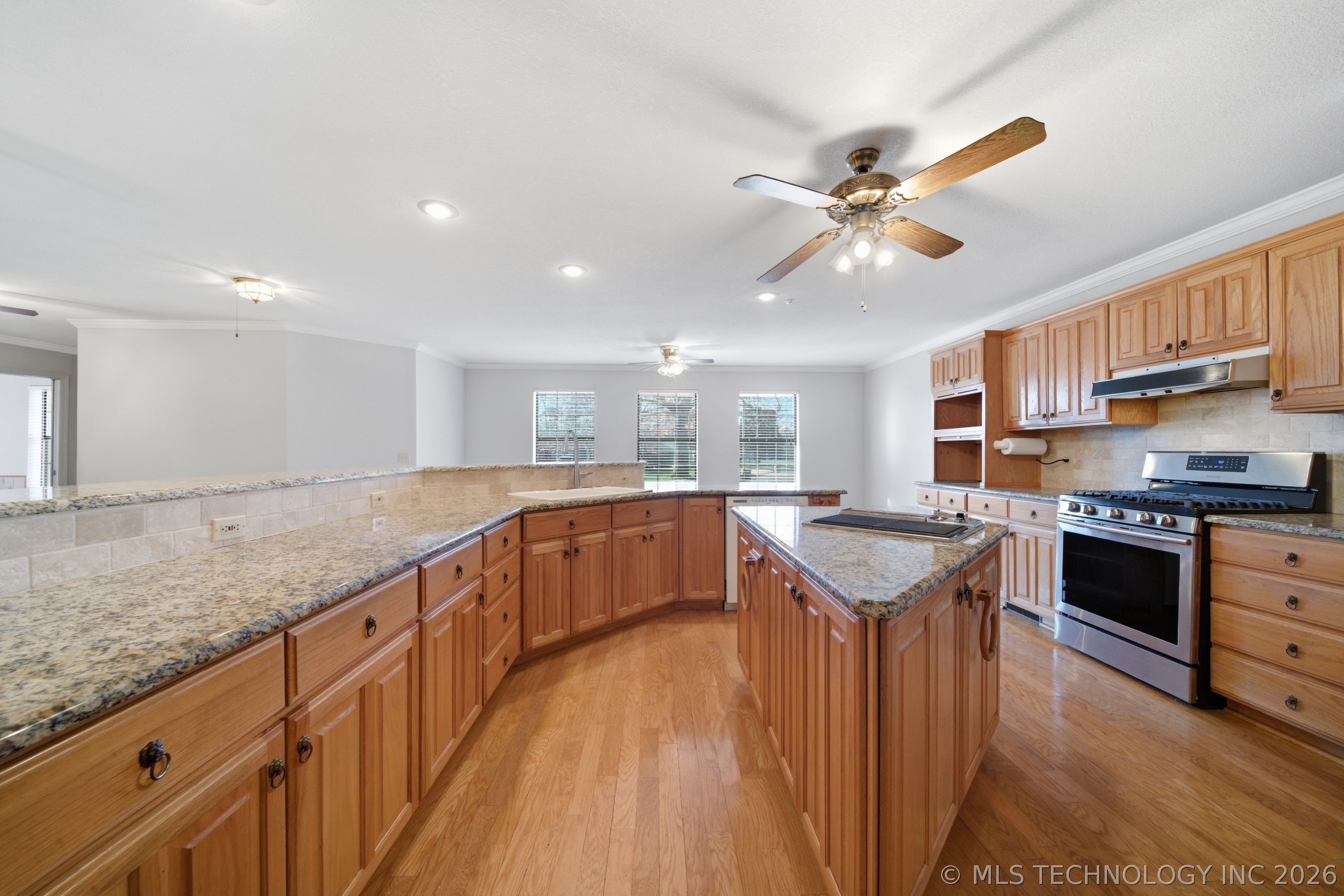 2601 E 57th Street Property Photo 17