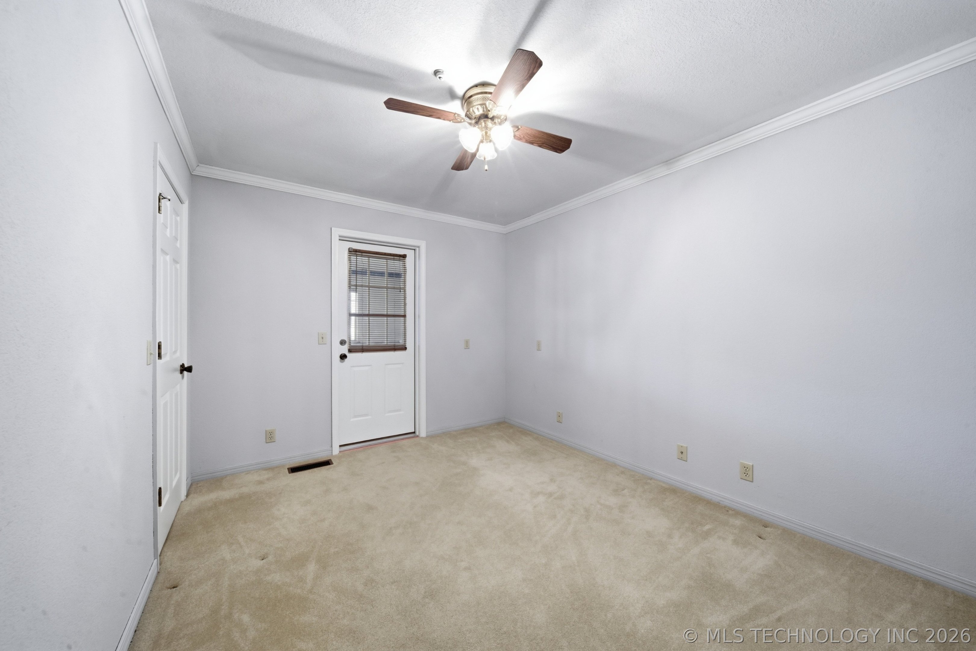 2601 E 57th Street Property Photo 26