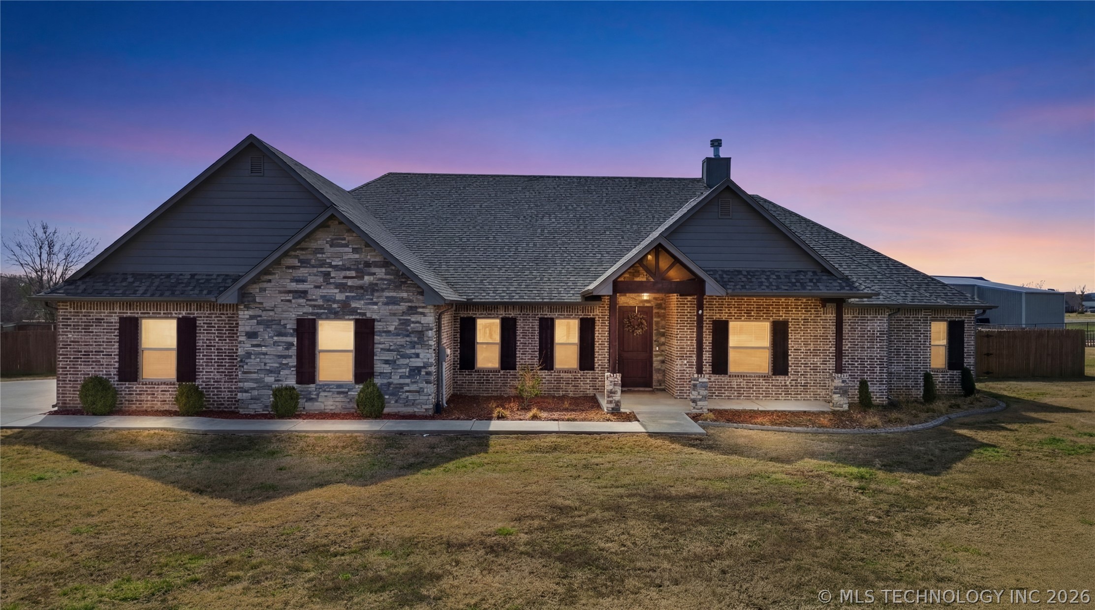 795 Blue Bird Lane Property Photo 1