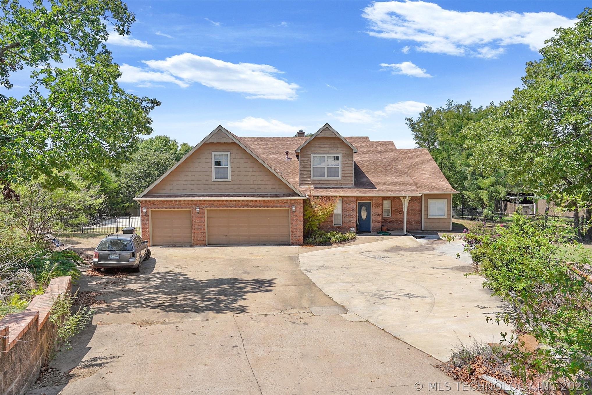 1474 S 271 West Avenue Property Photo 2