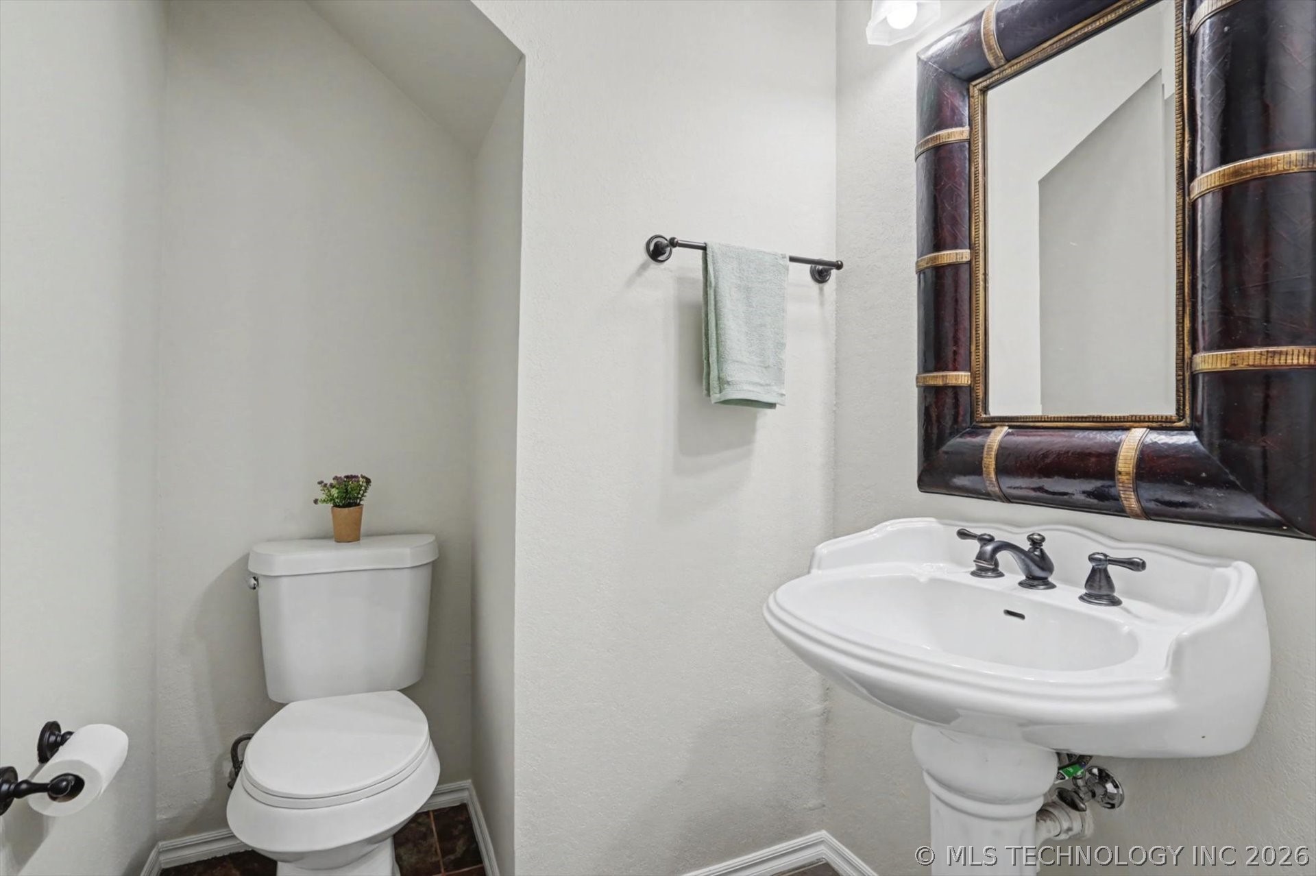14506 S Florence Place S Property Photo 25