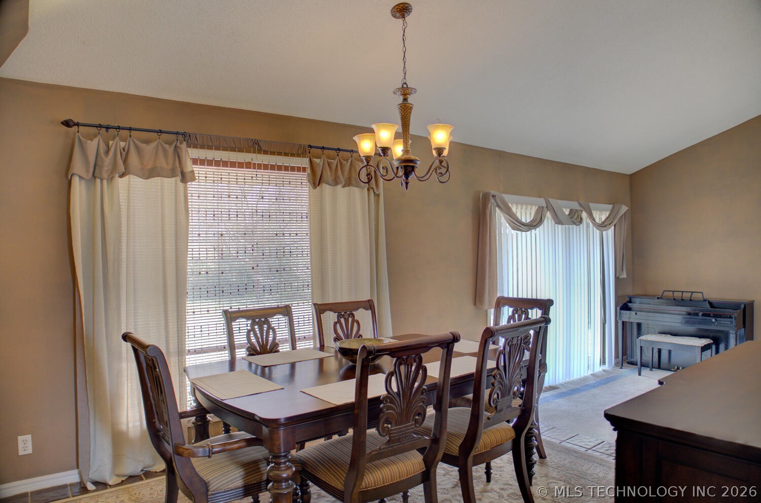 3805 S Canton Avenue Property Photo 10