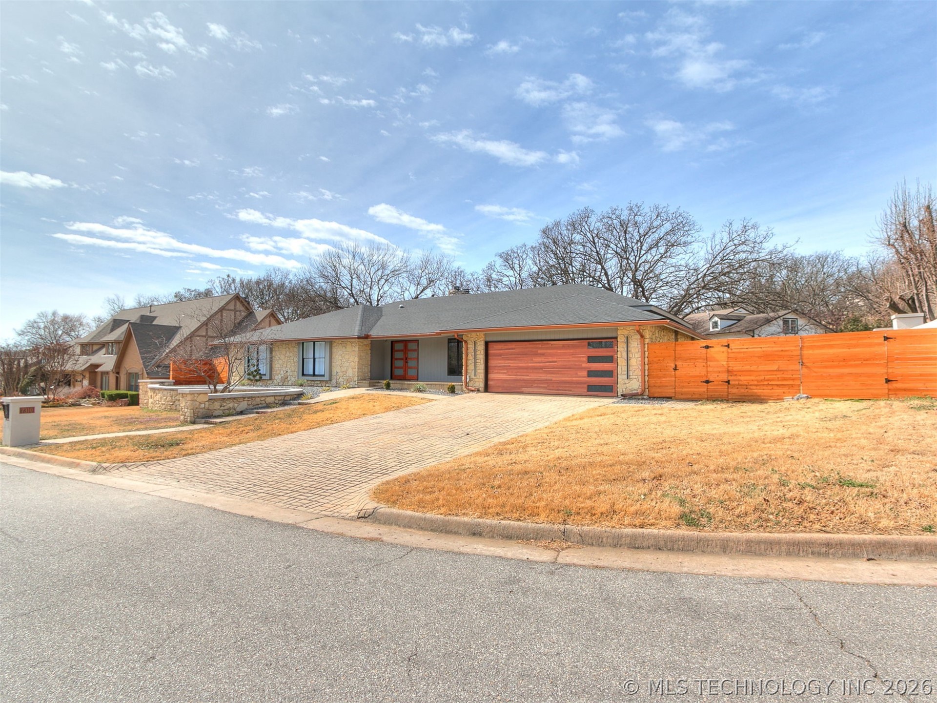 7310 S College Place Property Photo 2