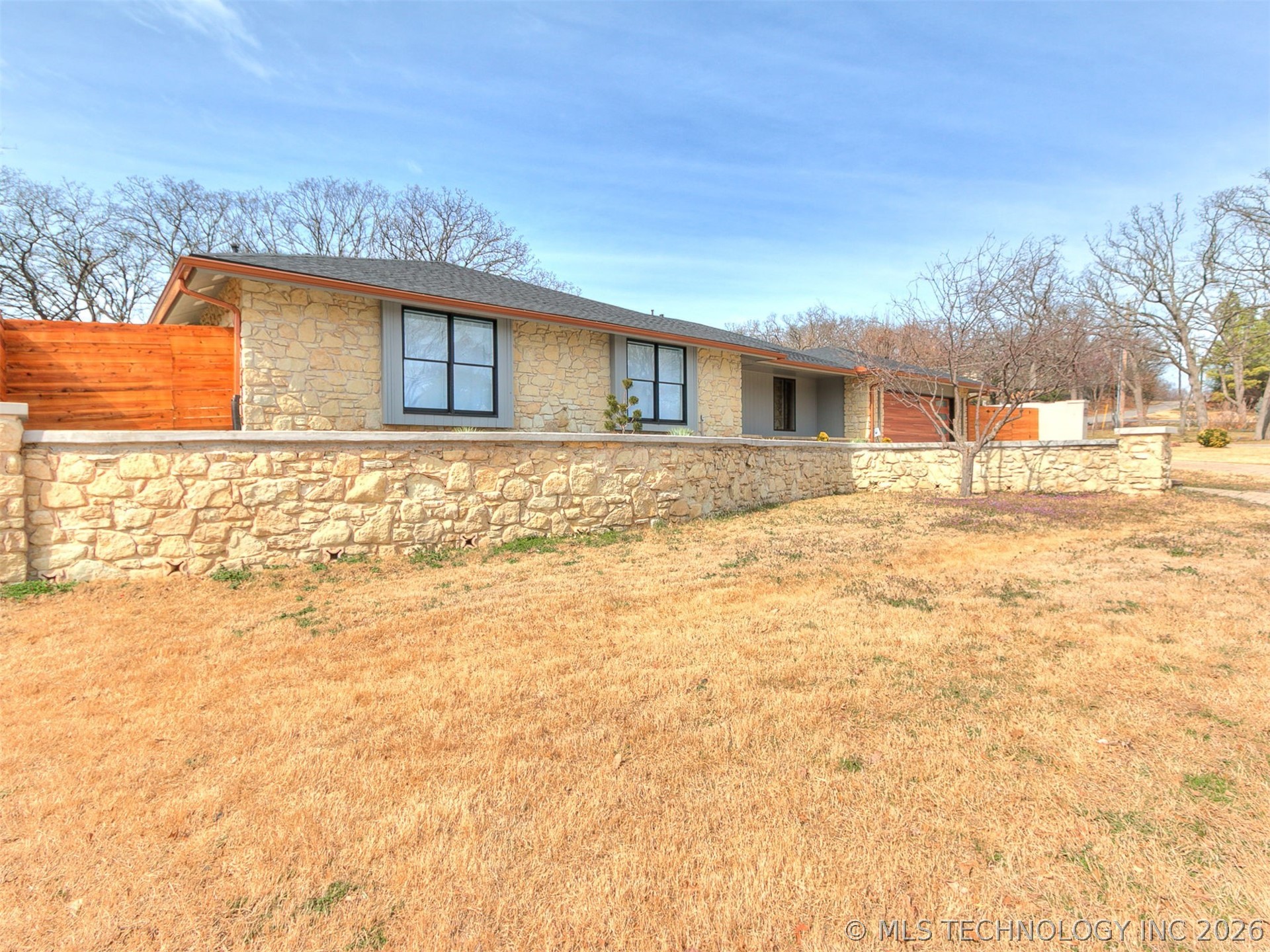 7310 S College Place Property Photo 3