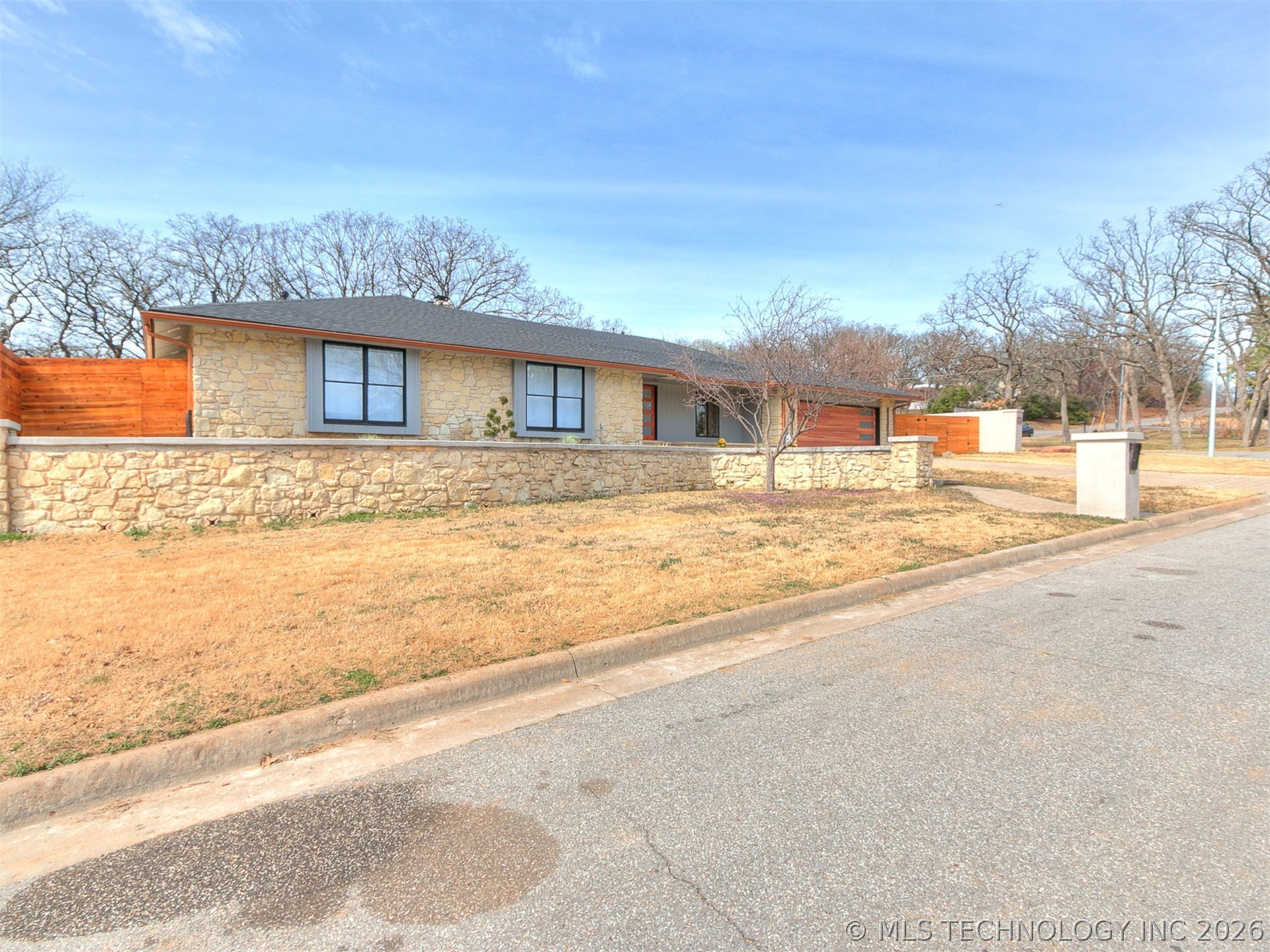 7310 S College Place Property Photo 4