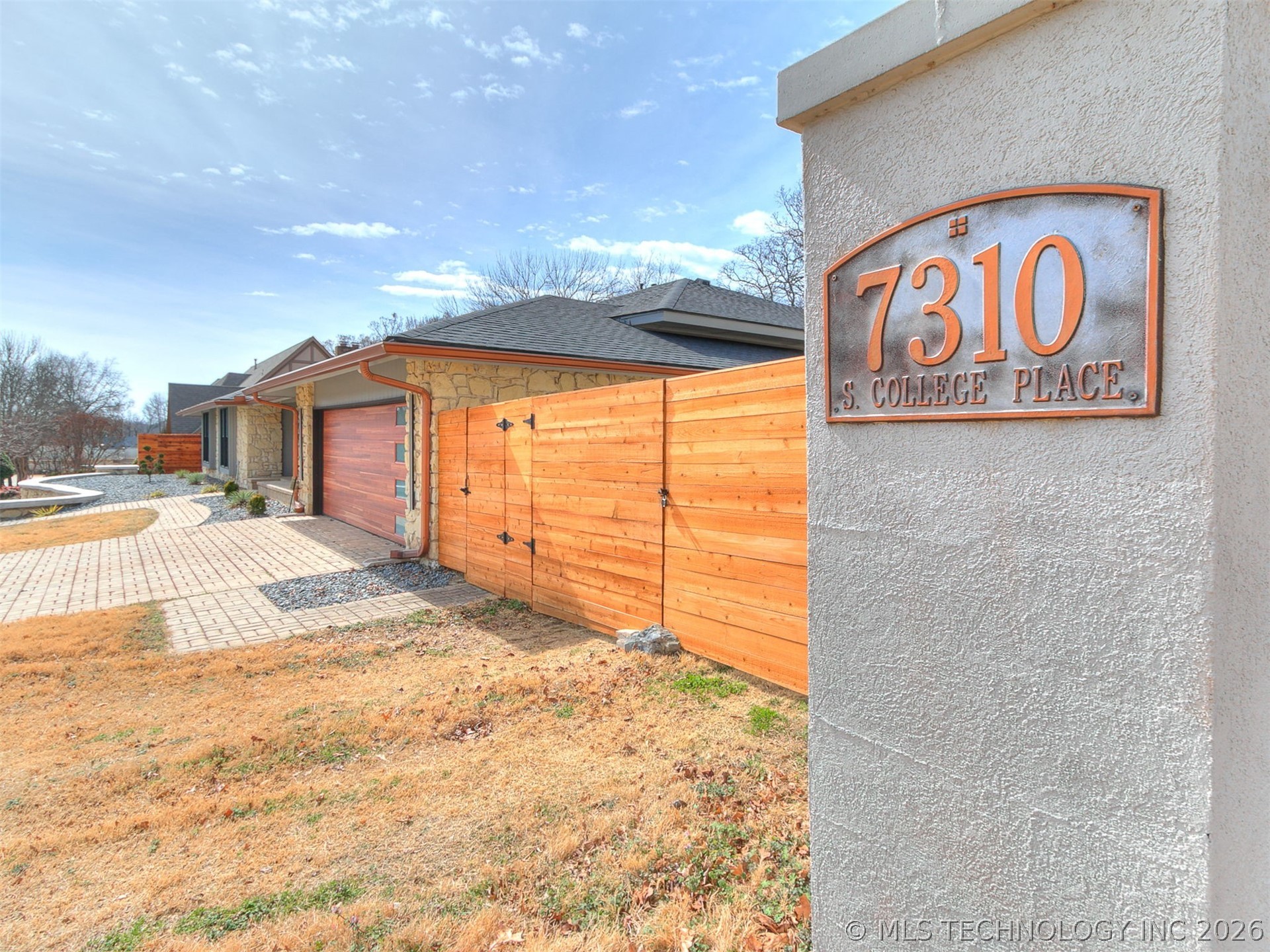 7310 S College Place Property Photo 5