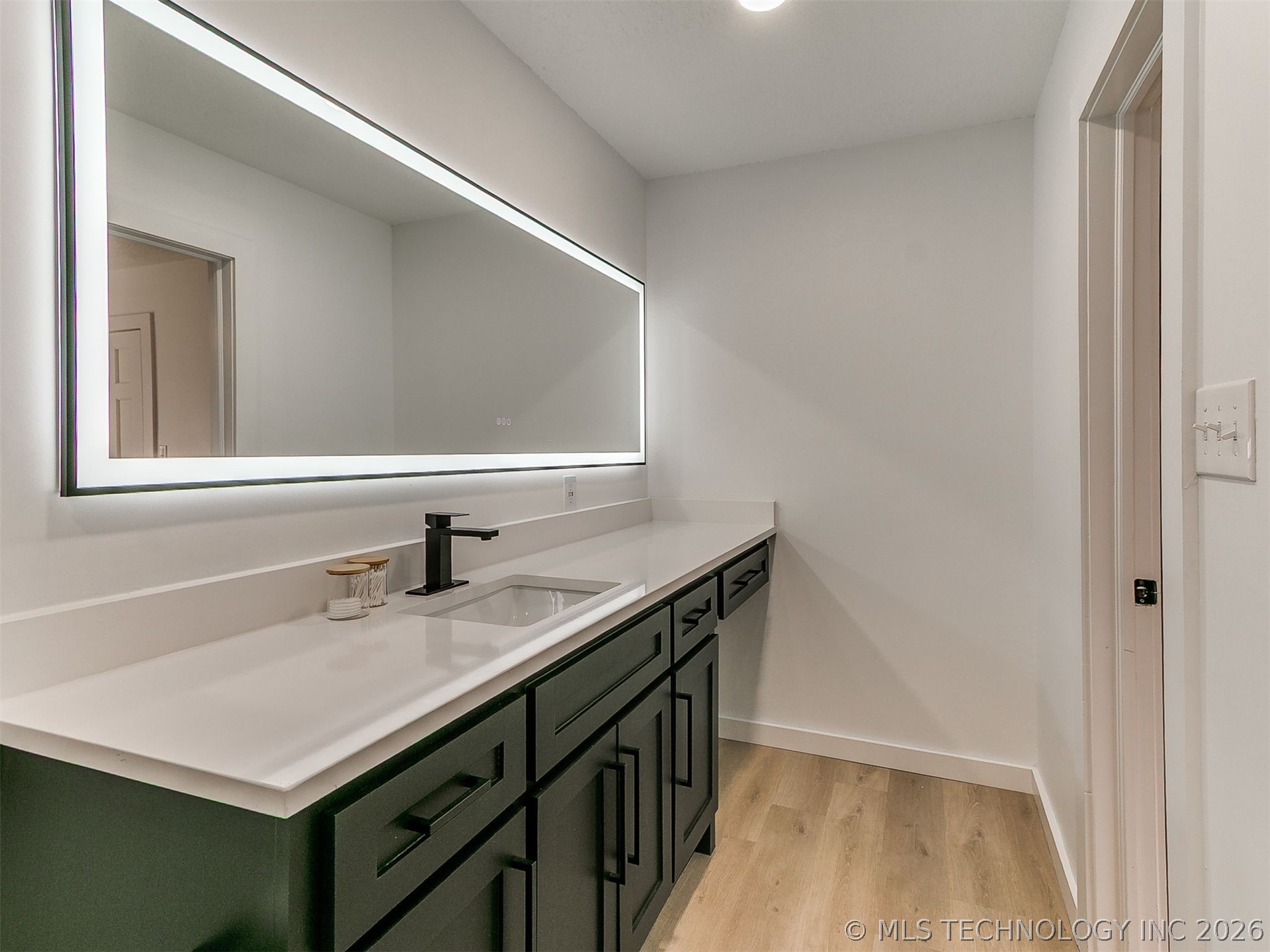 7310 S College Place Property Photo 56