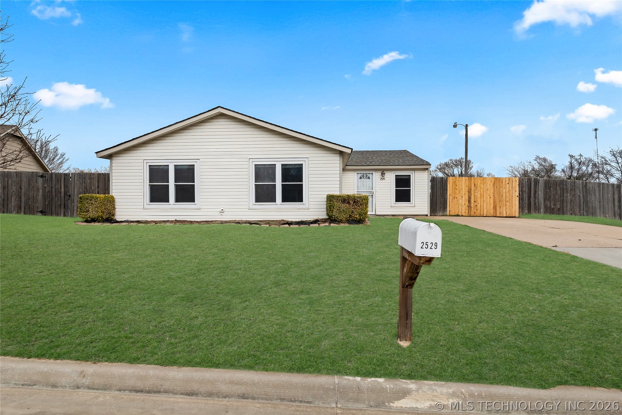 2529 E 34th Street North Property Photo 1