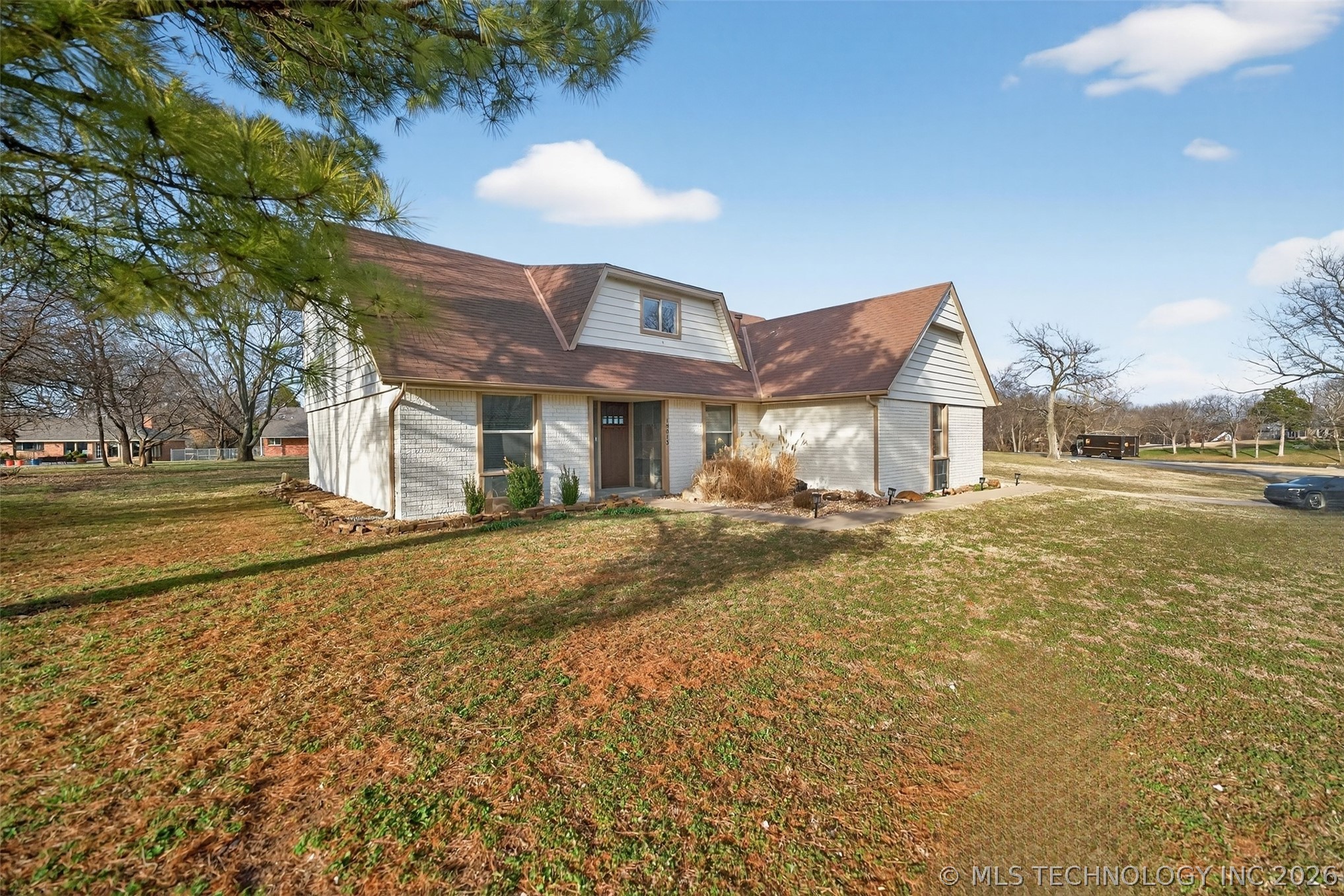 18013 E 93rd Street North Property Photo 3