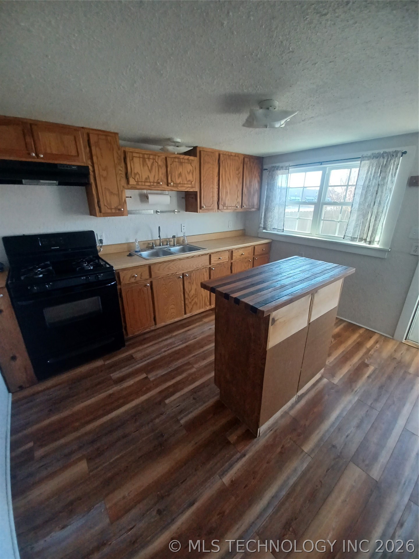 402 N Broadway Property Photo 10