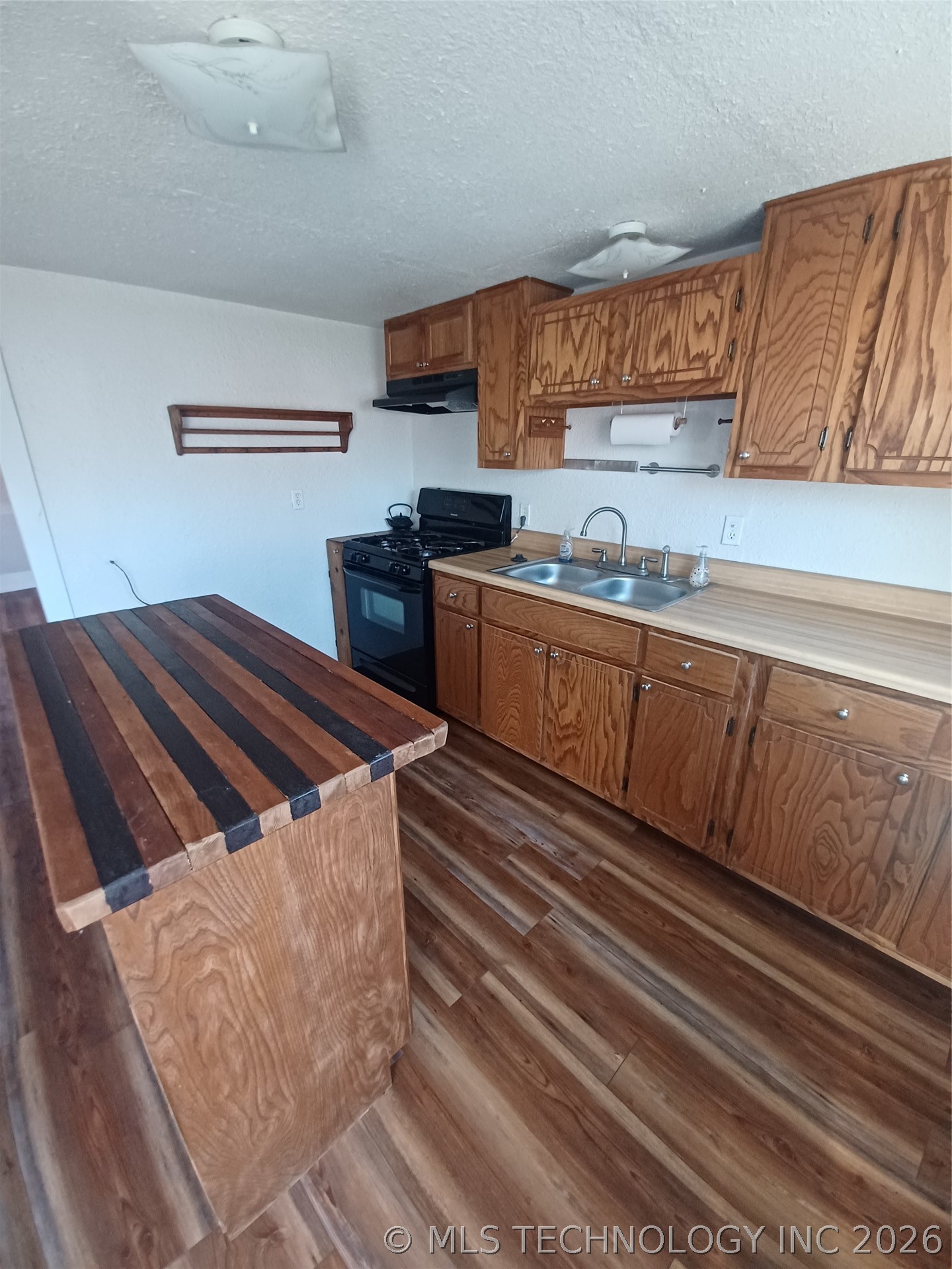 402 N Broadway Property Photo 11