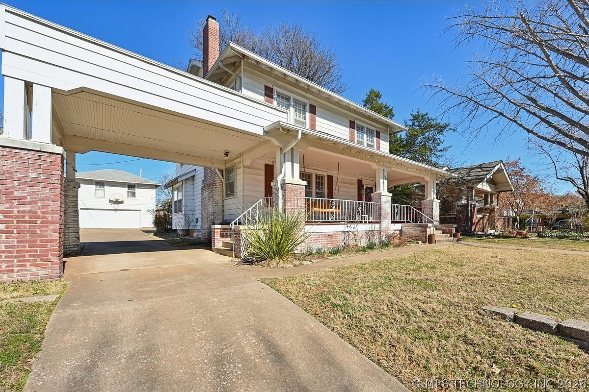 1343 E 19th Street Property Photo 2