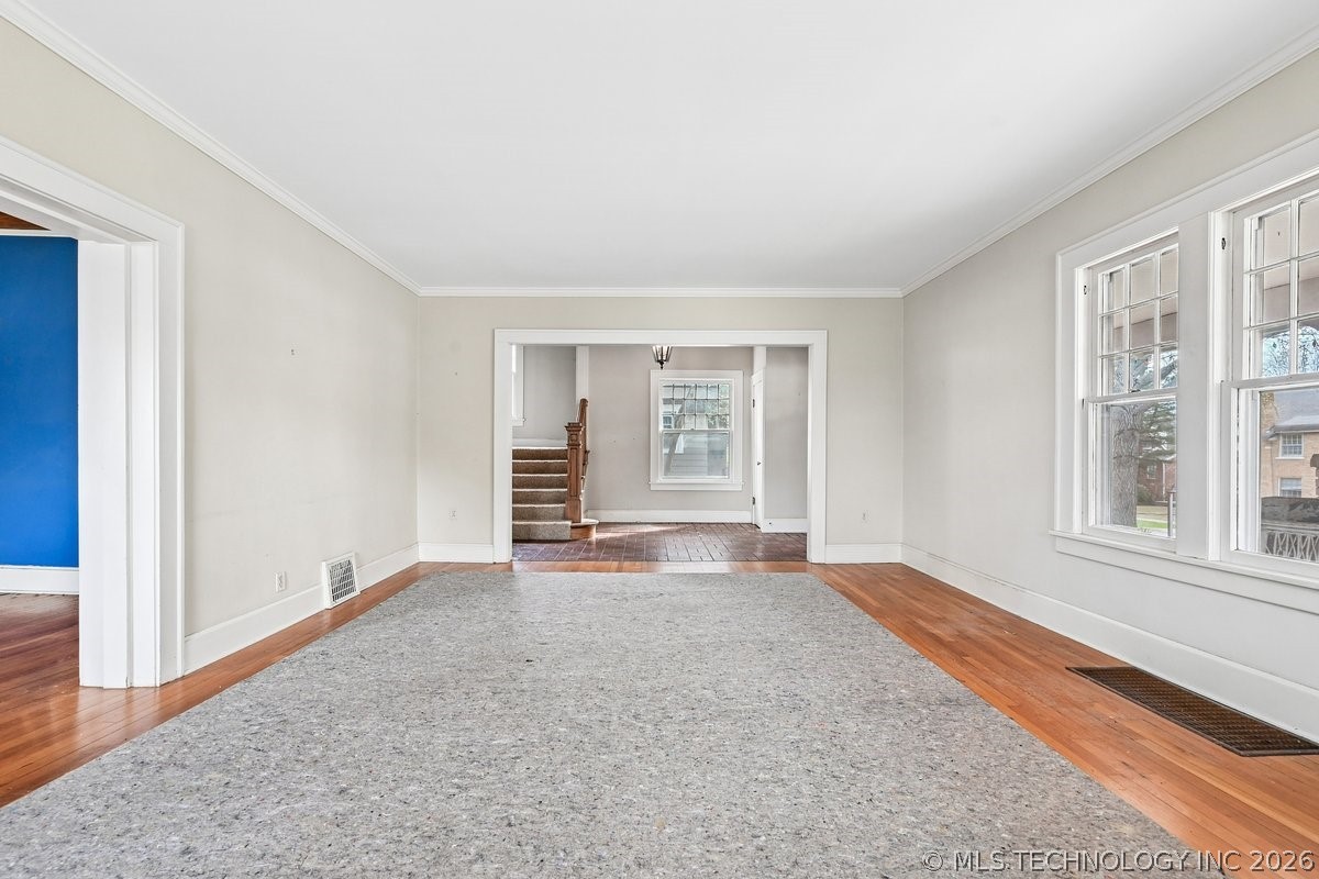 1343 E 19th Street Property Photo 9