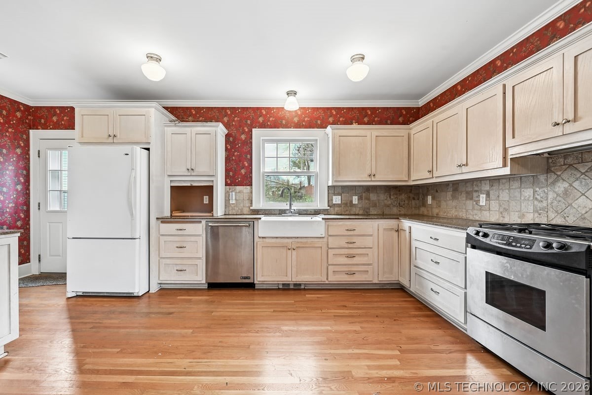 1343 E 19th Street Property Photo 10