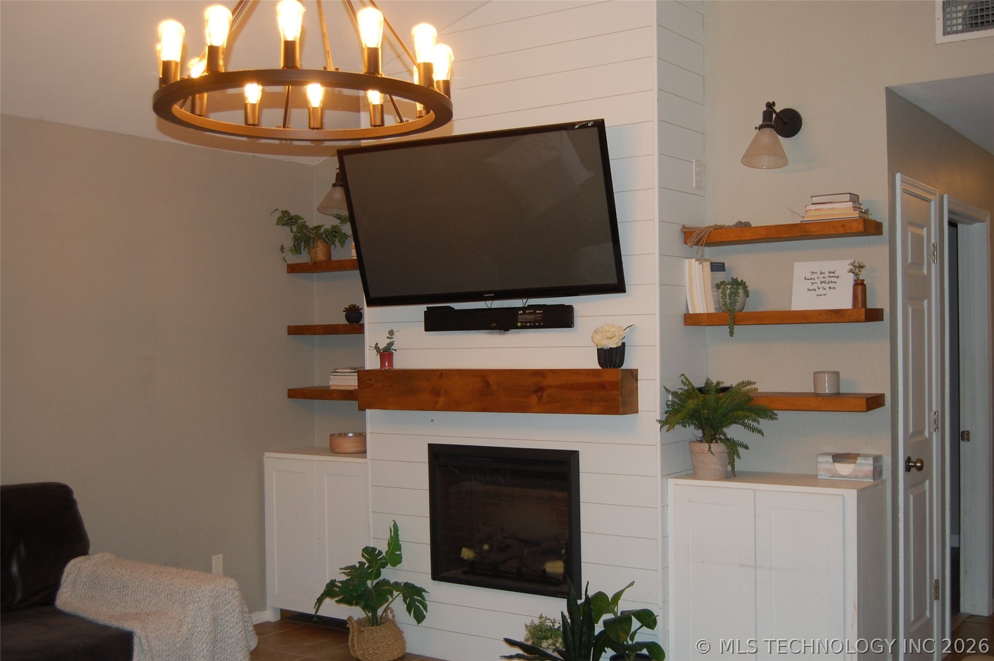 608 Pine Street Property Photo 4