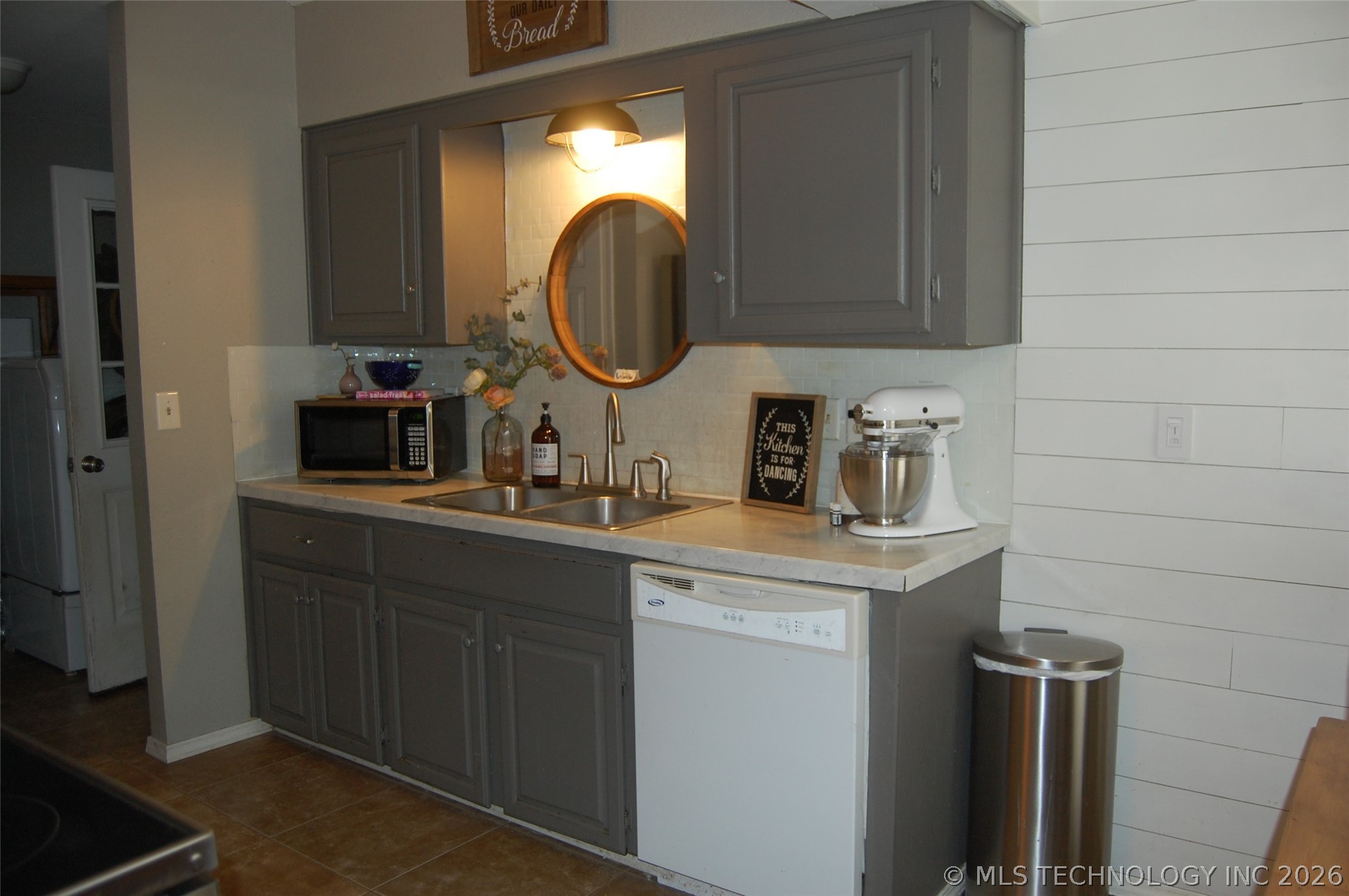 608 Pine Street Property Photo 9