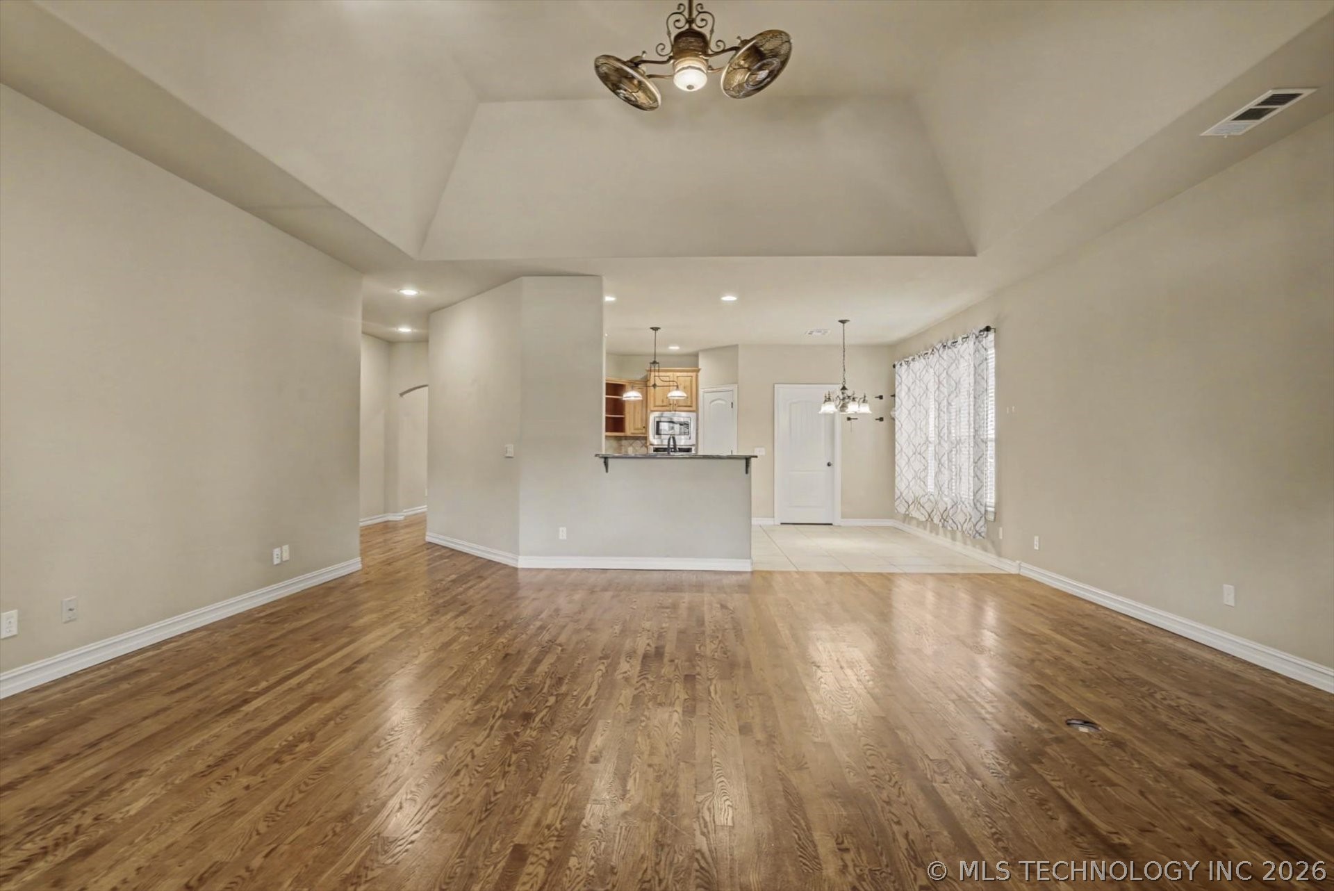 1639 W Plymouth Place Property Photo 7