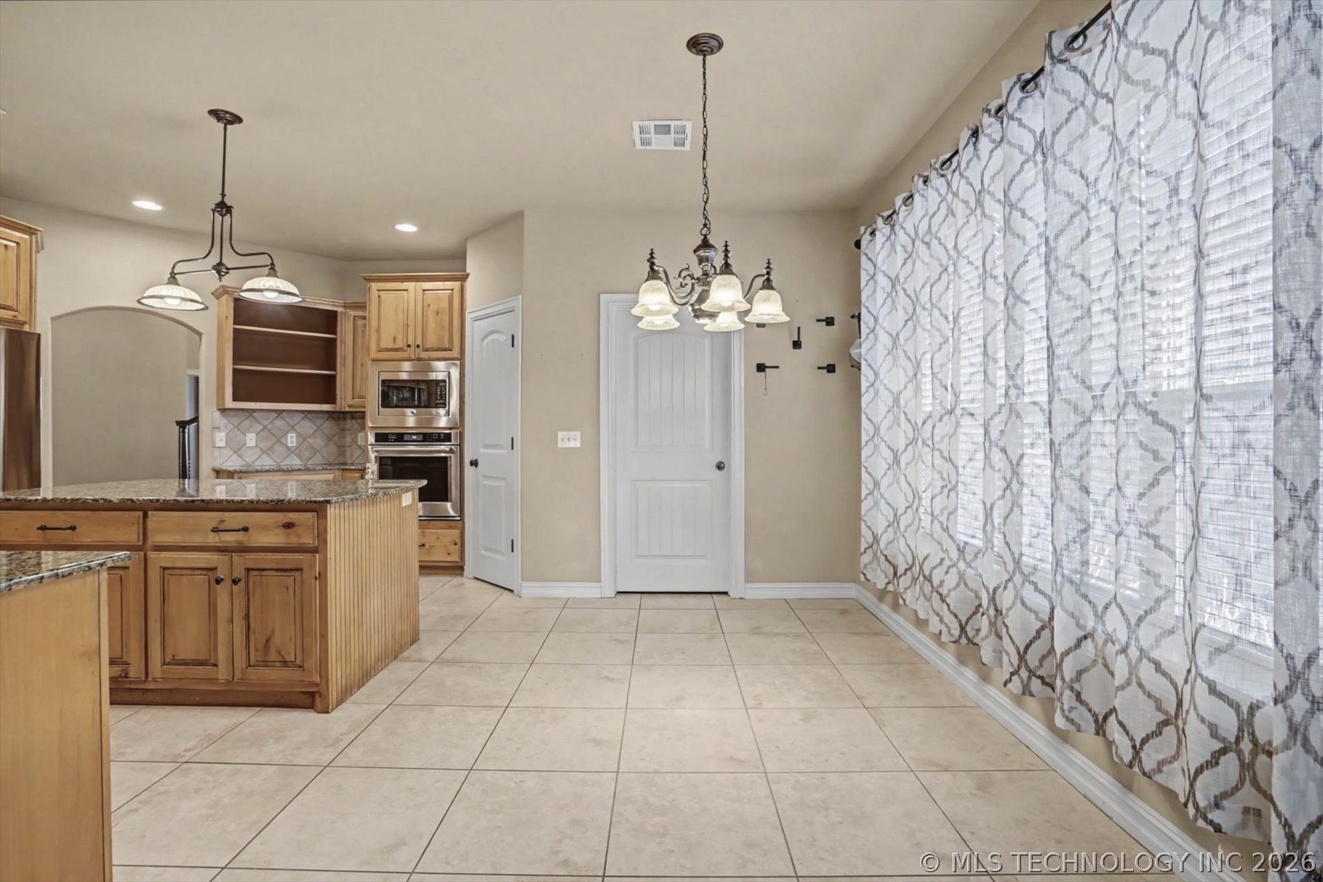 1639 W Plymouth Place Property Photo 8