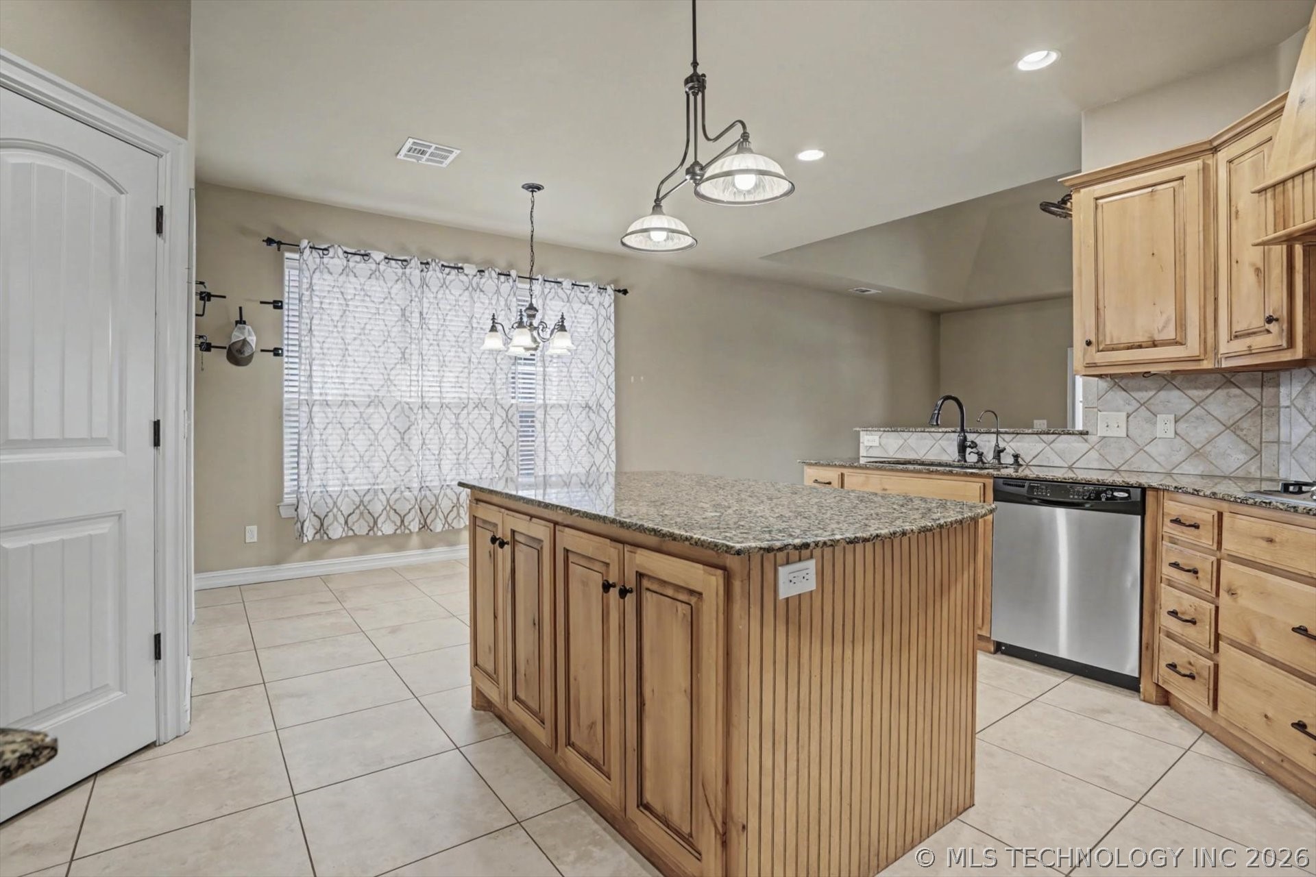 1639 W Plymouth Place Property Photo 11