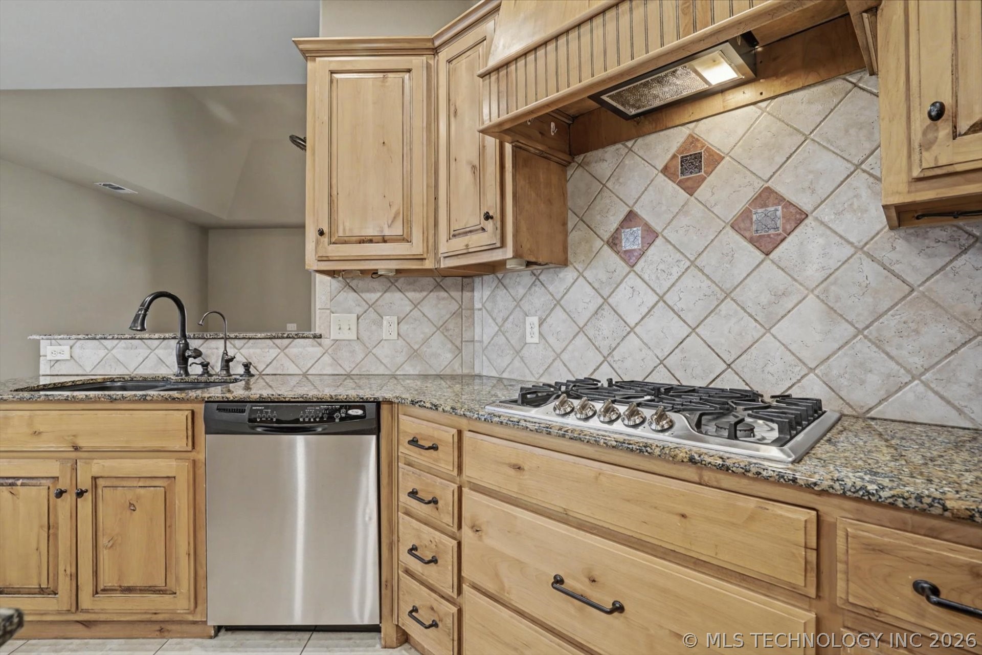 1639 W Plymouth Place Property Photo 12