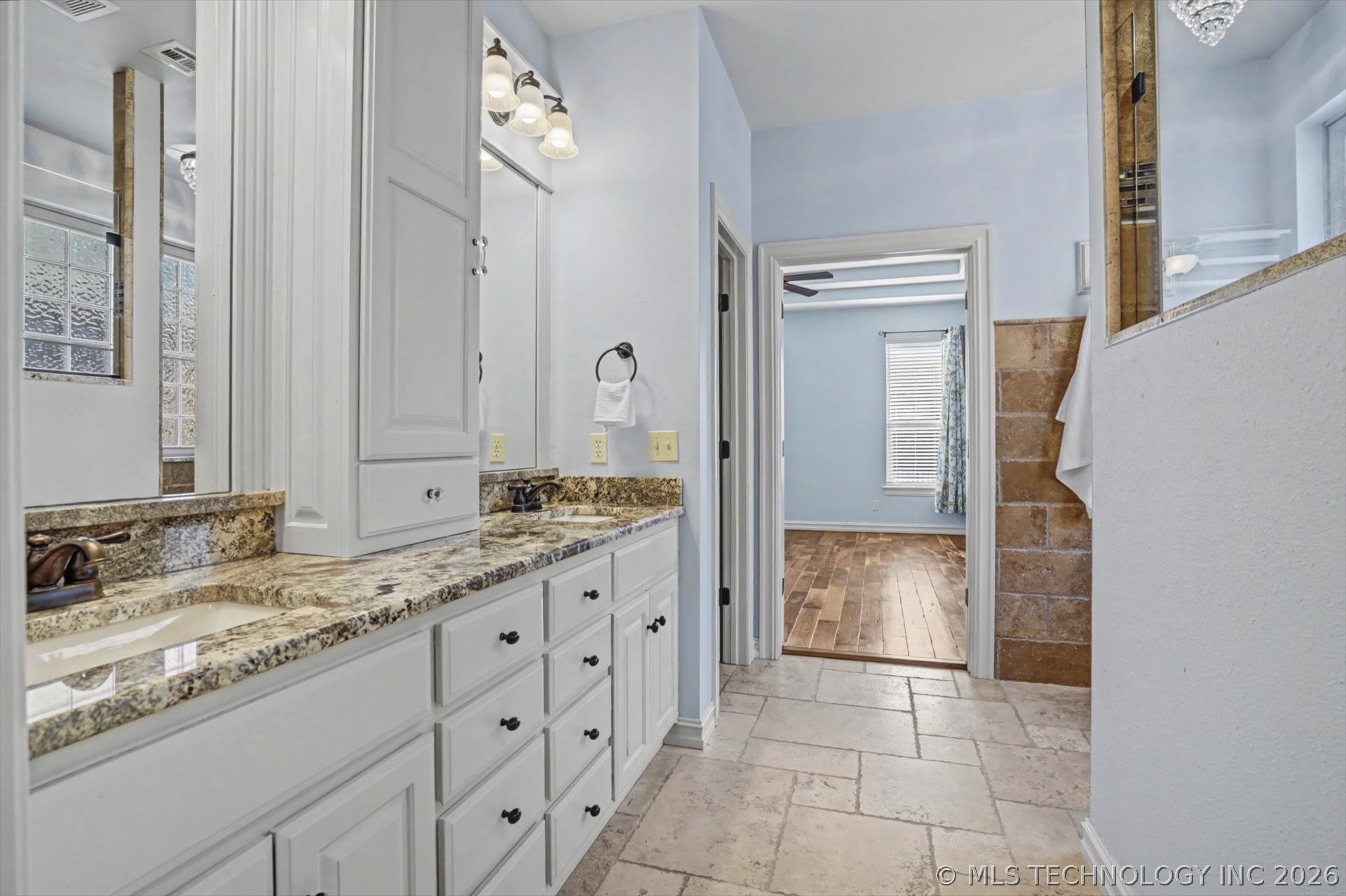 1639 W Plymouth Place Property Photo 18