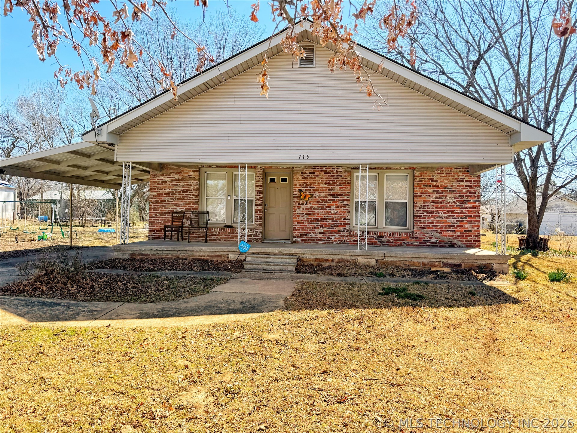 715 N Burgess Property Photo 1