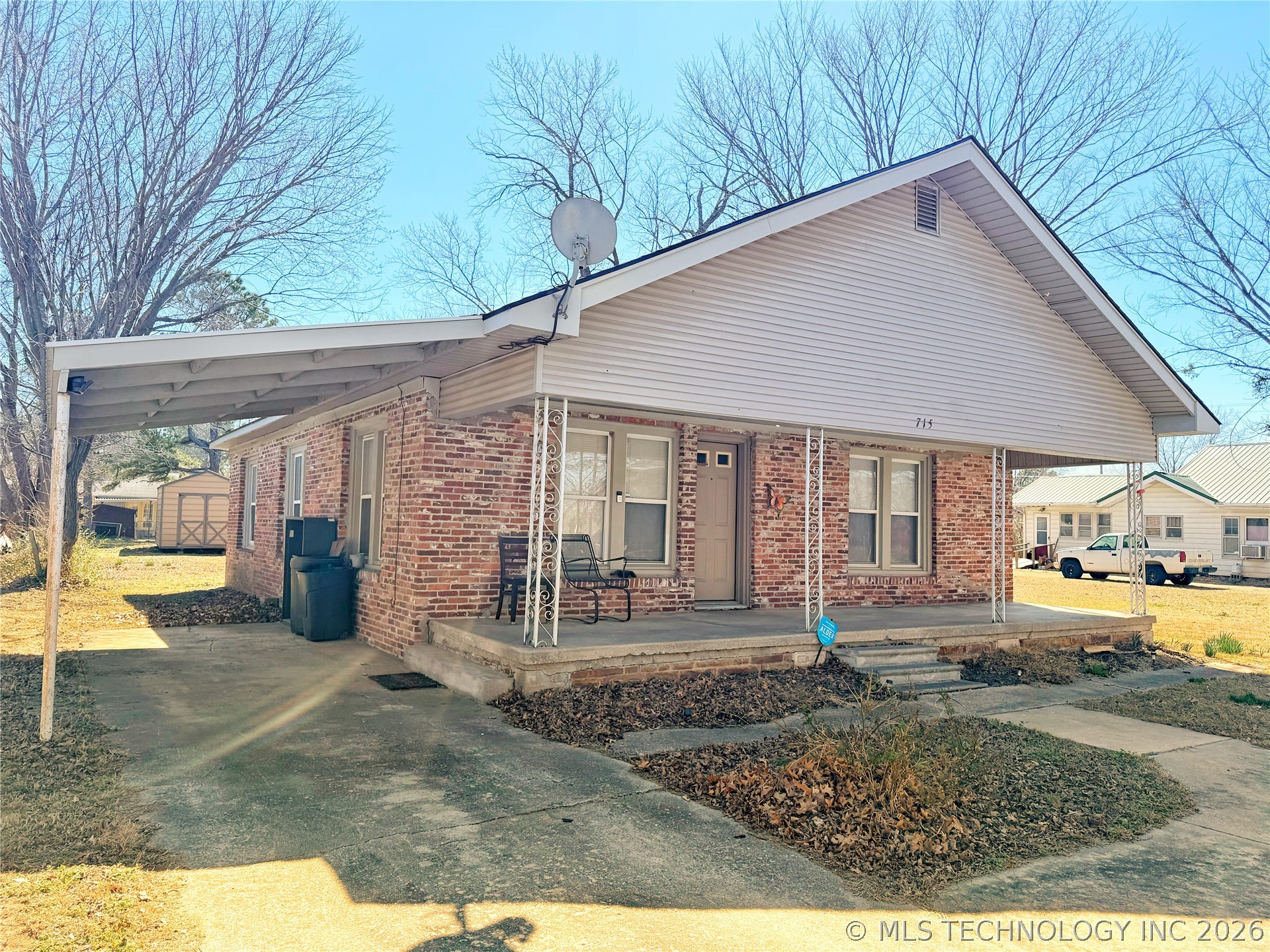 715 N Burgess Property Photo 2