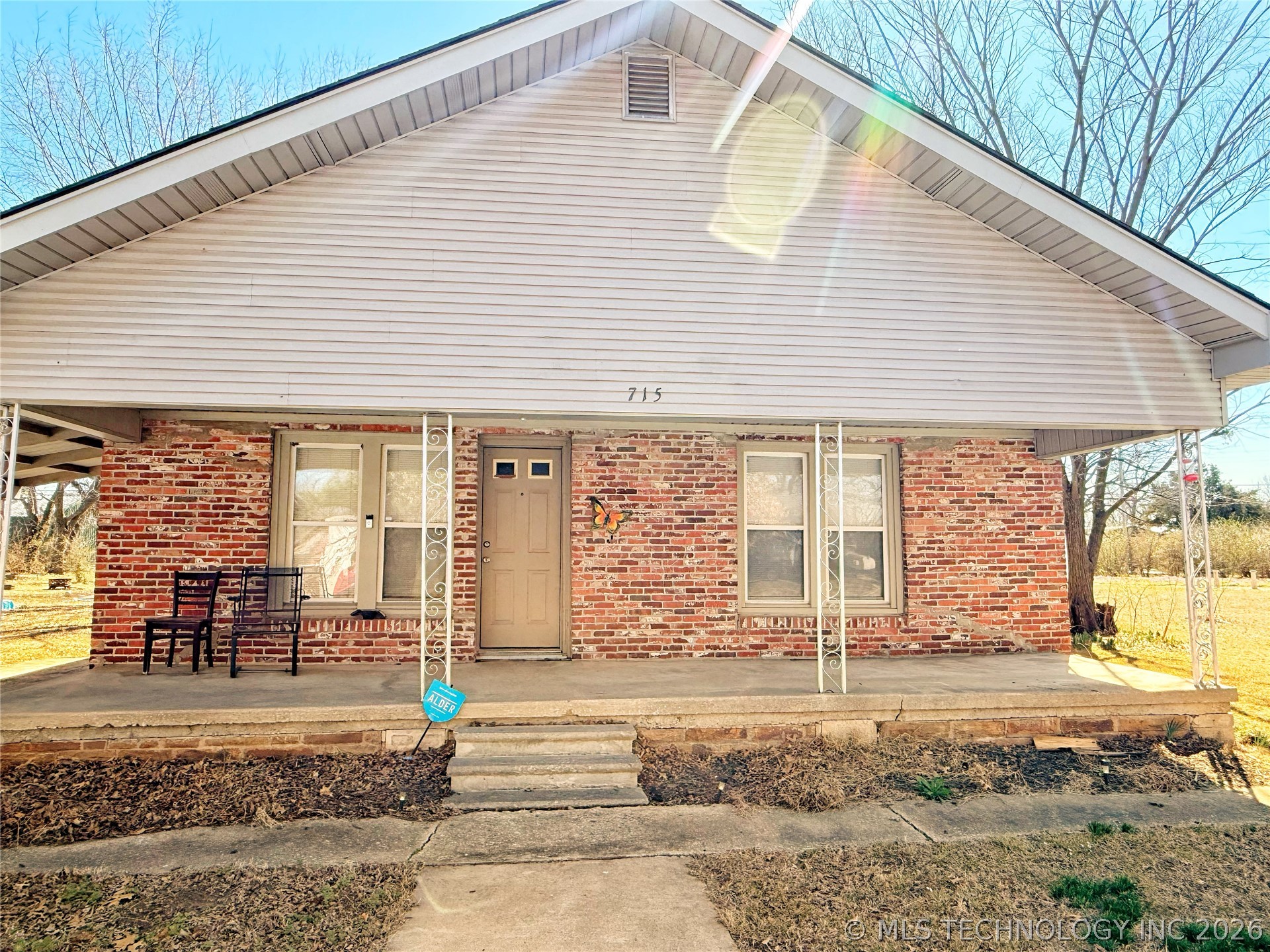 715 N Burgess Property Photo 3