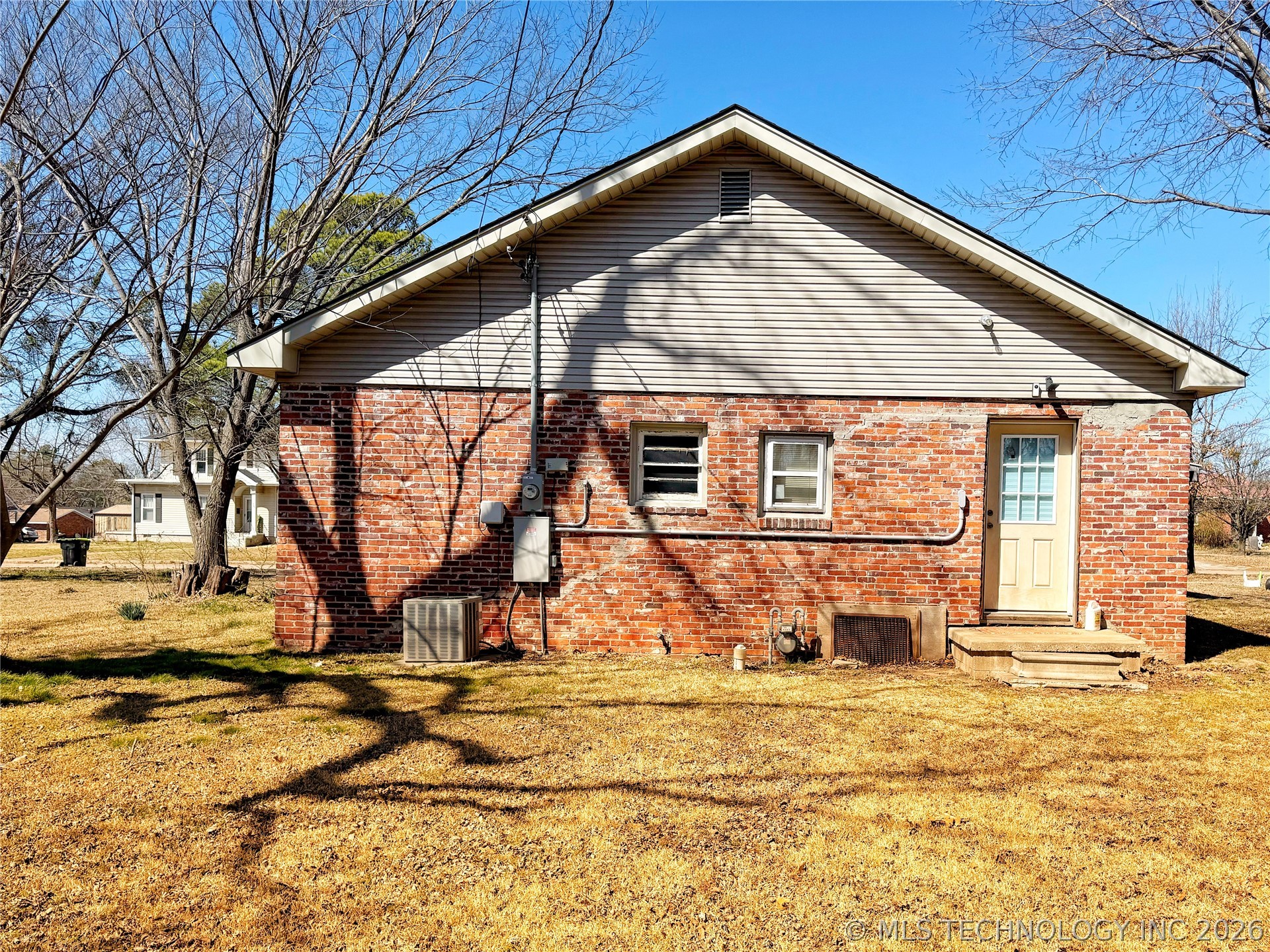 715 N Burgess Property Photo 4