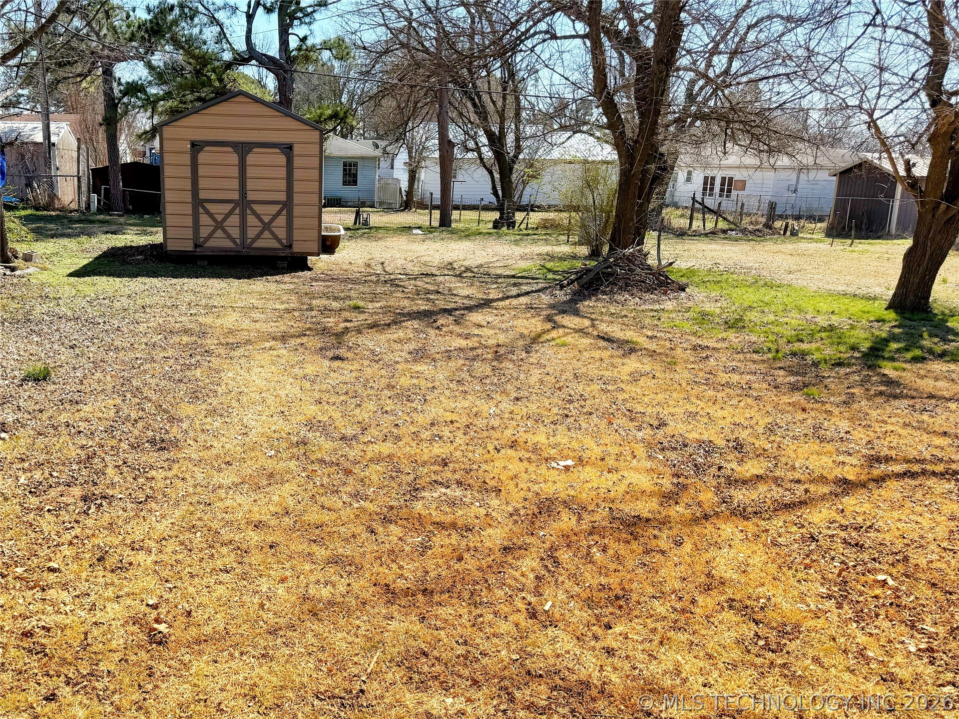 715 N Burgess Property Photo 5