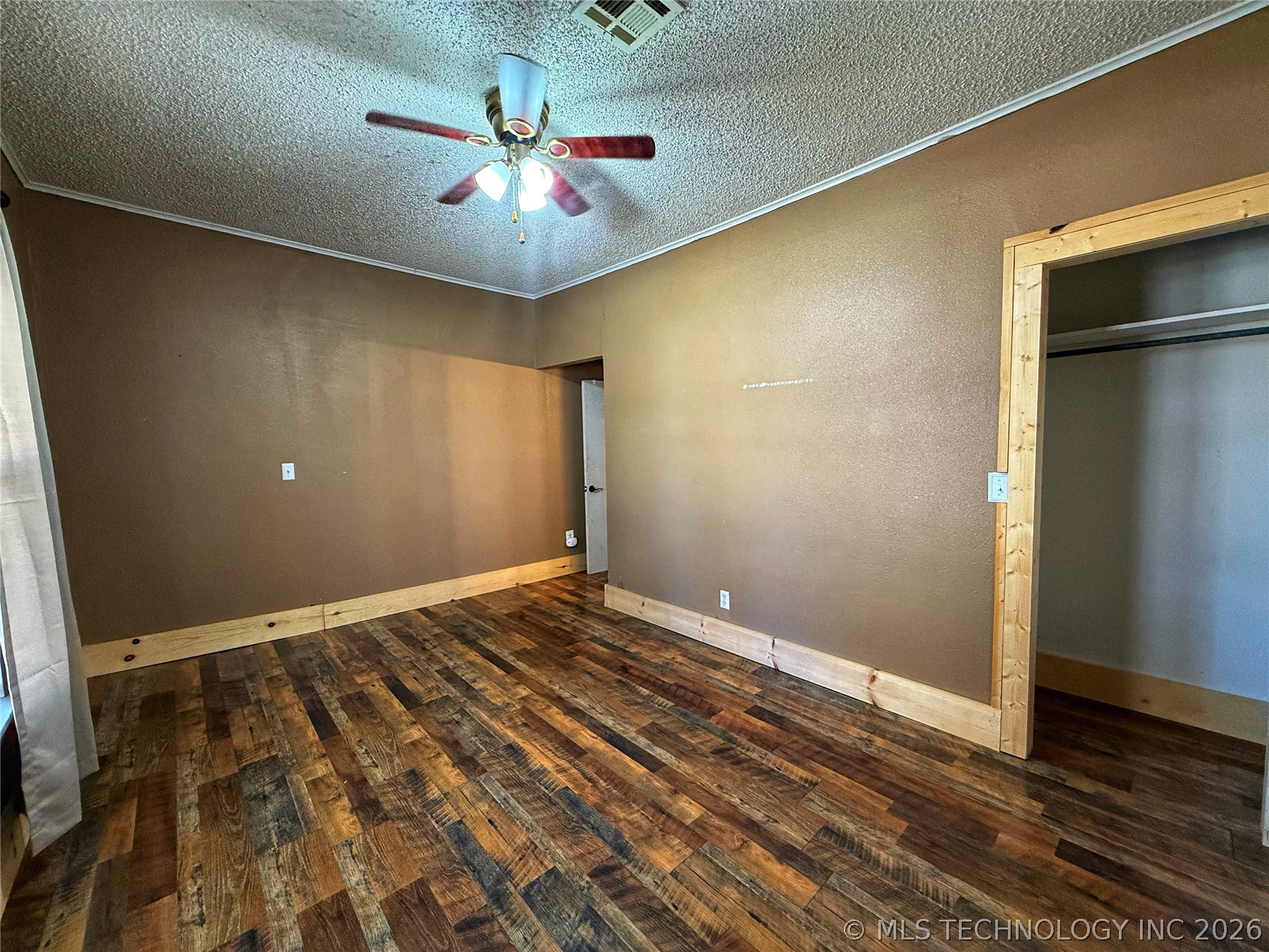 715 N Burgess Property Photo 11