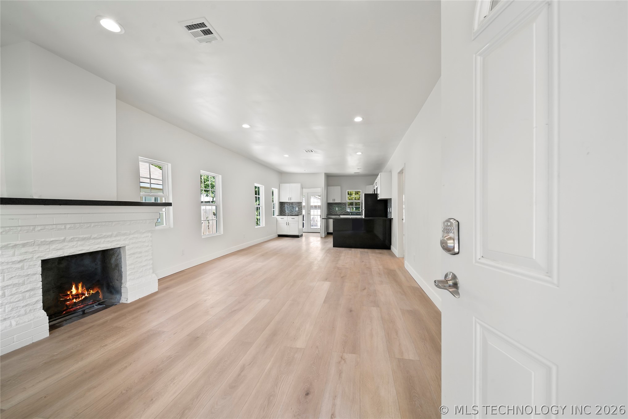 2215 E 8th Street Property Photo 7