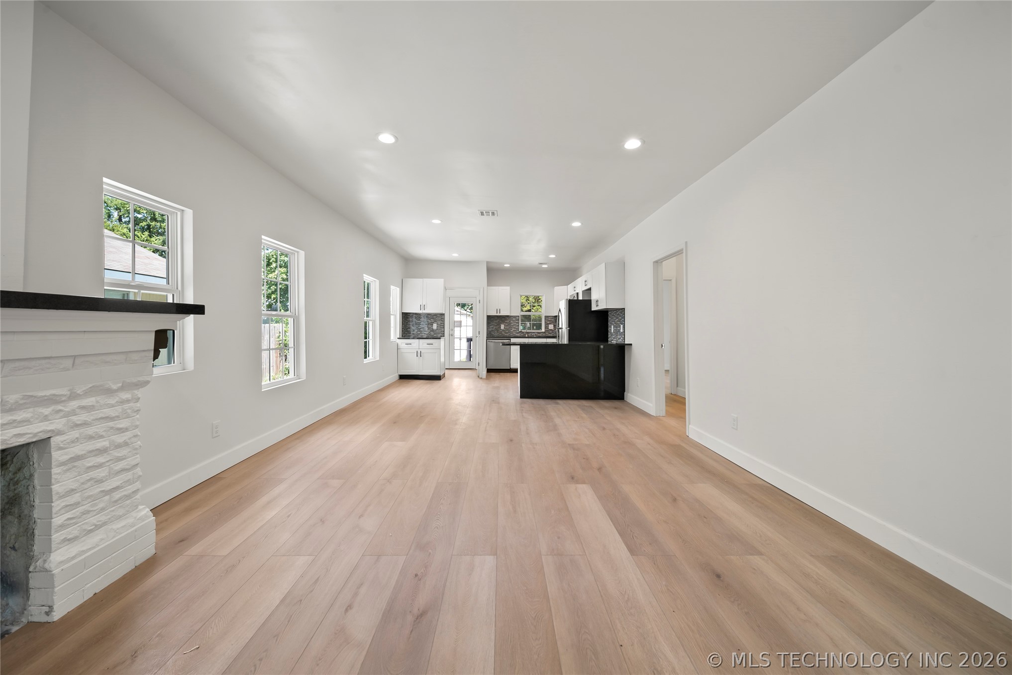 2215 E 8th Street Property Photo 8