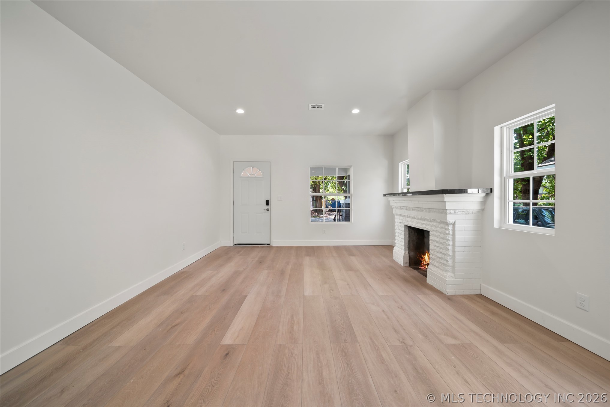 2215 E 8th Street Property Photo 9