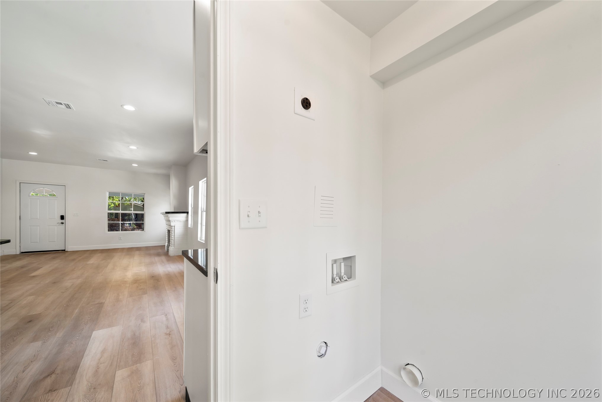 2215 E 8th Street Property Photo 13