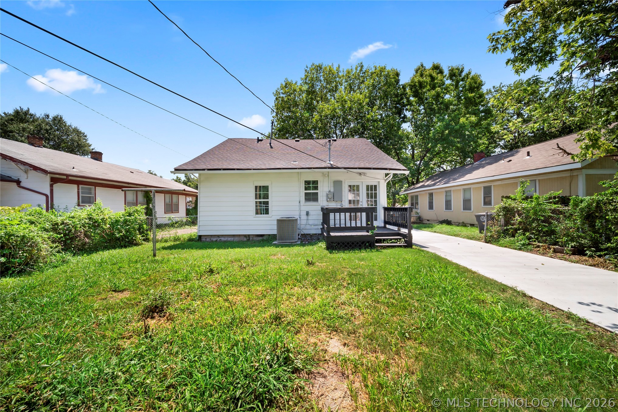 2215 E 8th Street Property Photo 23